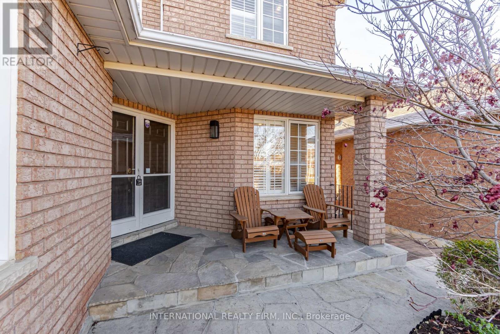 Photo 5 of 67 Rosanna Crescent, Vaughan ON