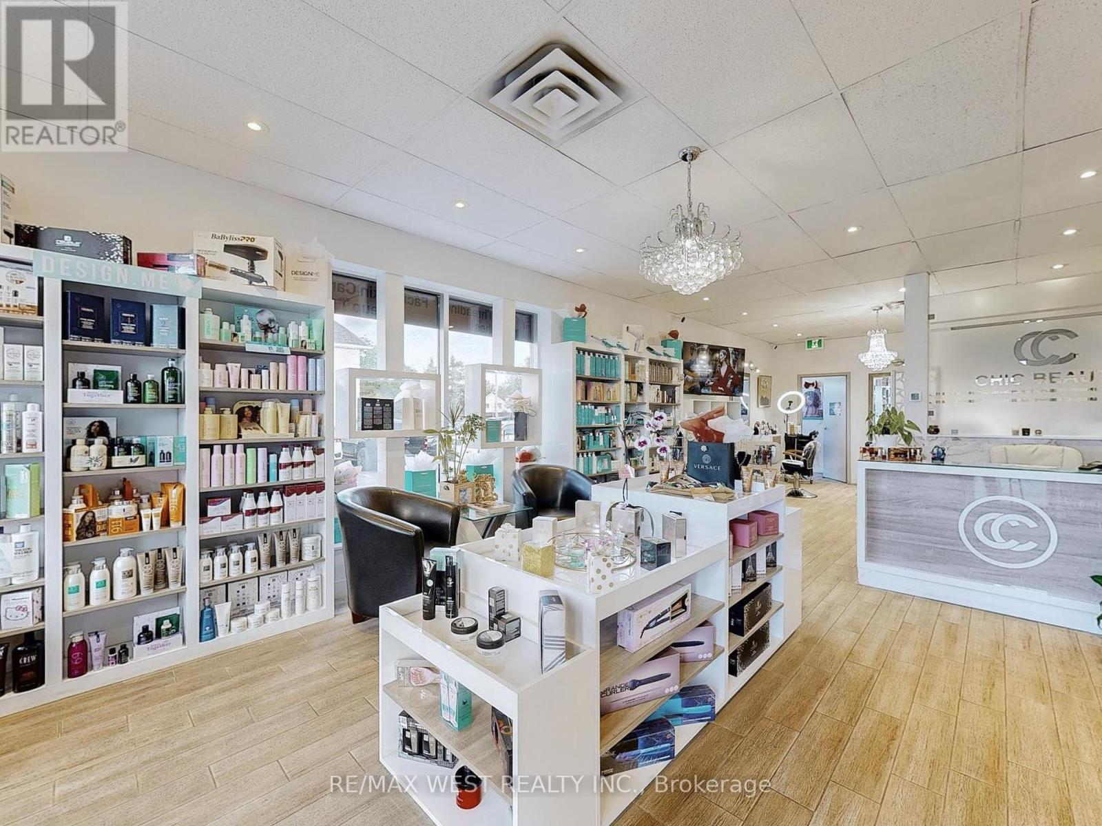 Photo 1 of 24 13071 Yonge St Street, Richmond Hill ON