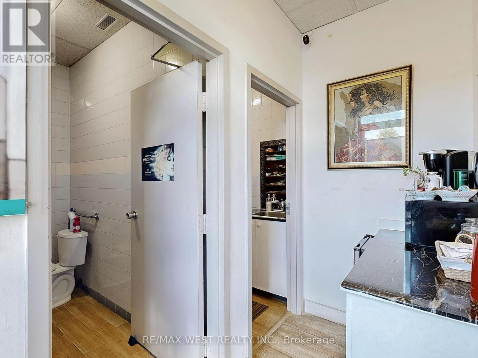 Photo 23 of 24 13071 Yonge St Street, Richmond Hill ON