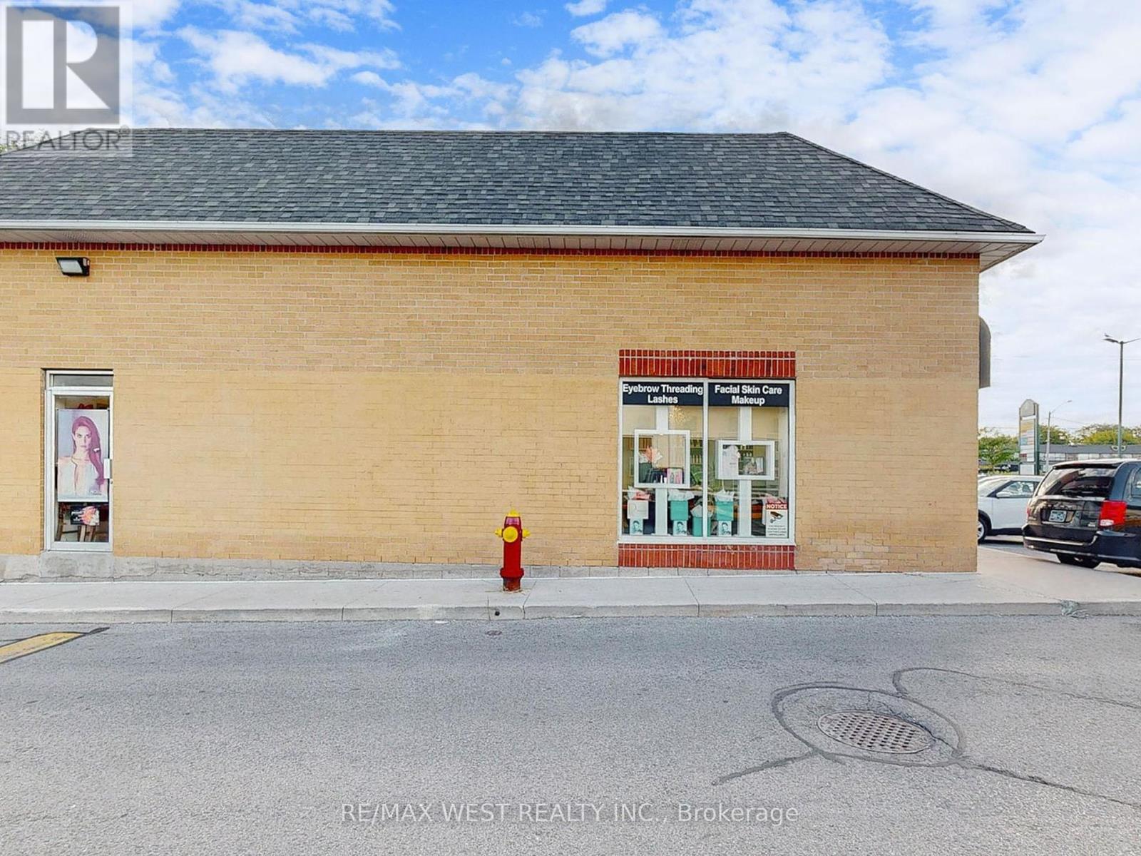 Photo 25 of 24 13071 Yonge St Street, Richmond Hill ON