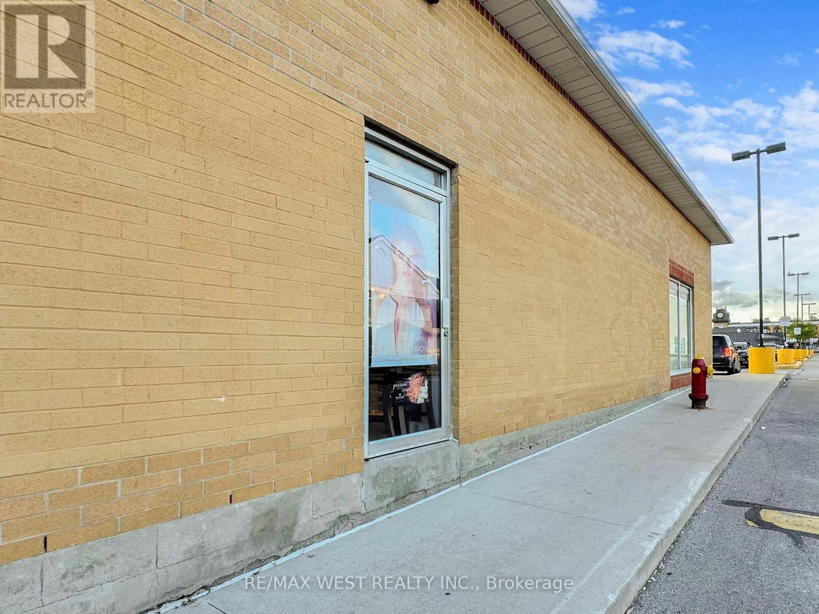 Photo 26 of 24 13071 Yonge St Street, Richmond Hill ON