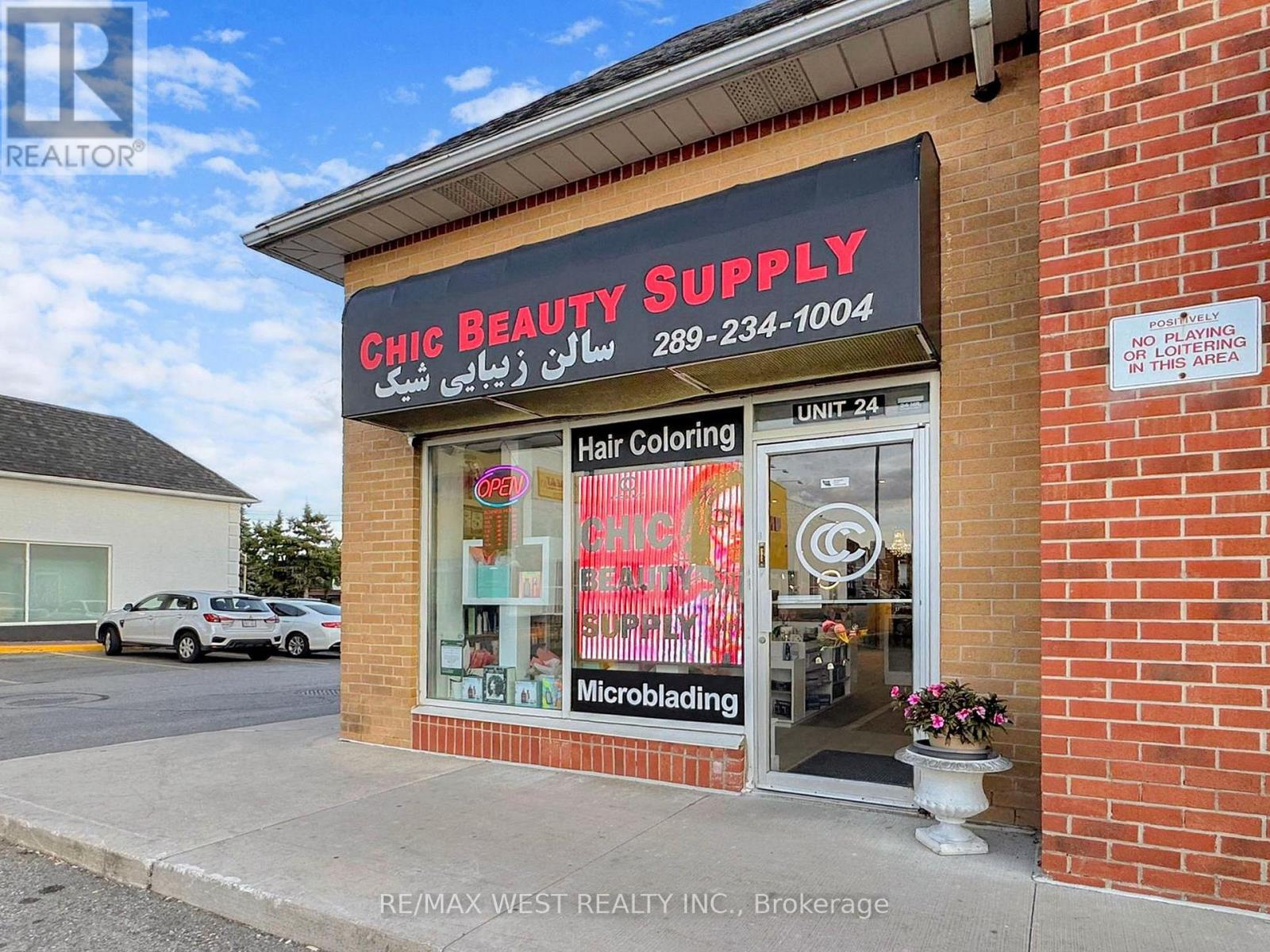 Photo 3 of 24 13071 Yonge St Street, Richmond Hill ON