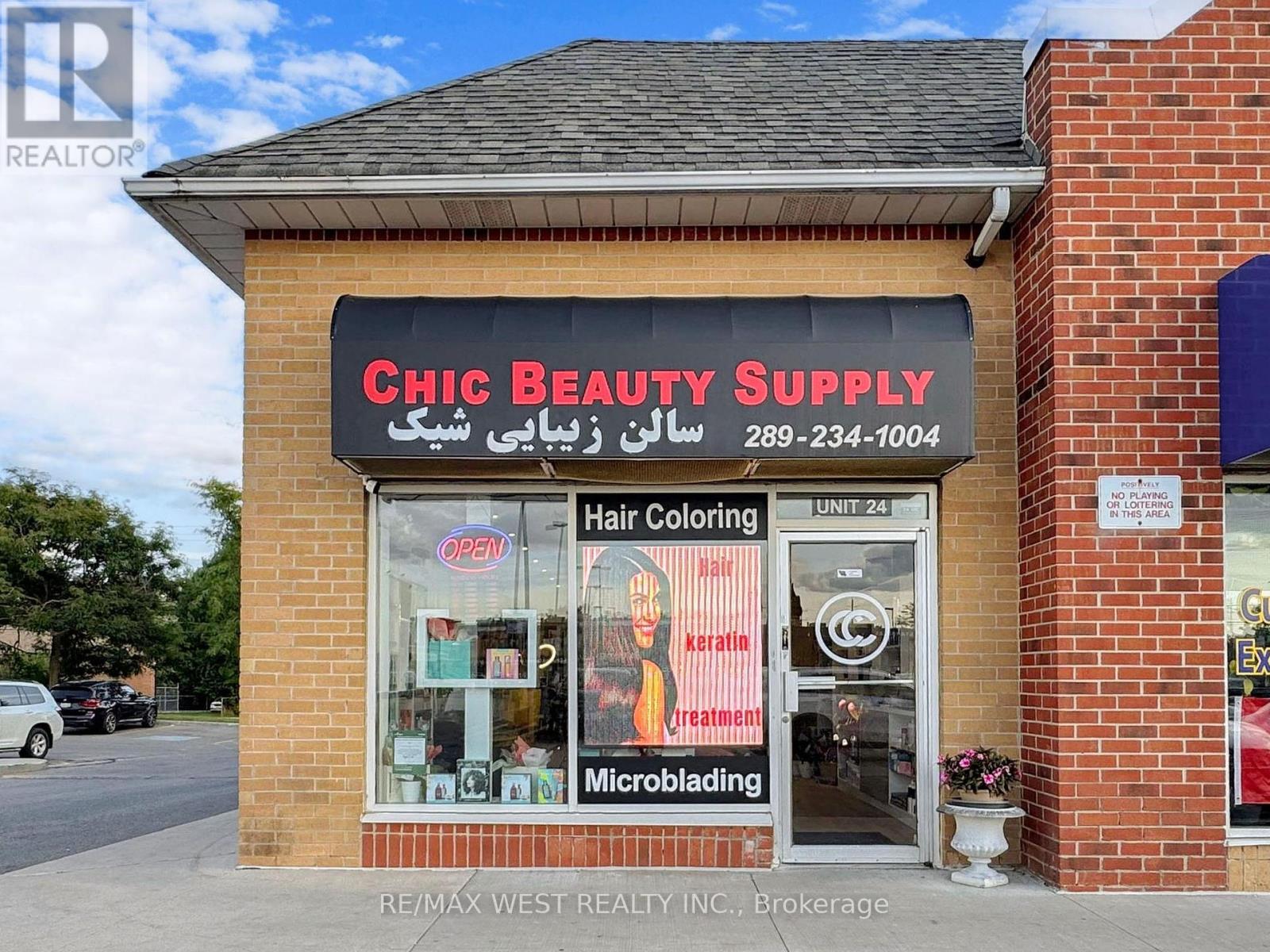 Photo 4 of 24 13071 Yonge St Street, Richmond Hill ON