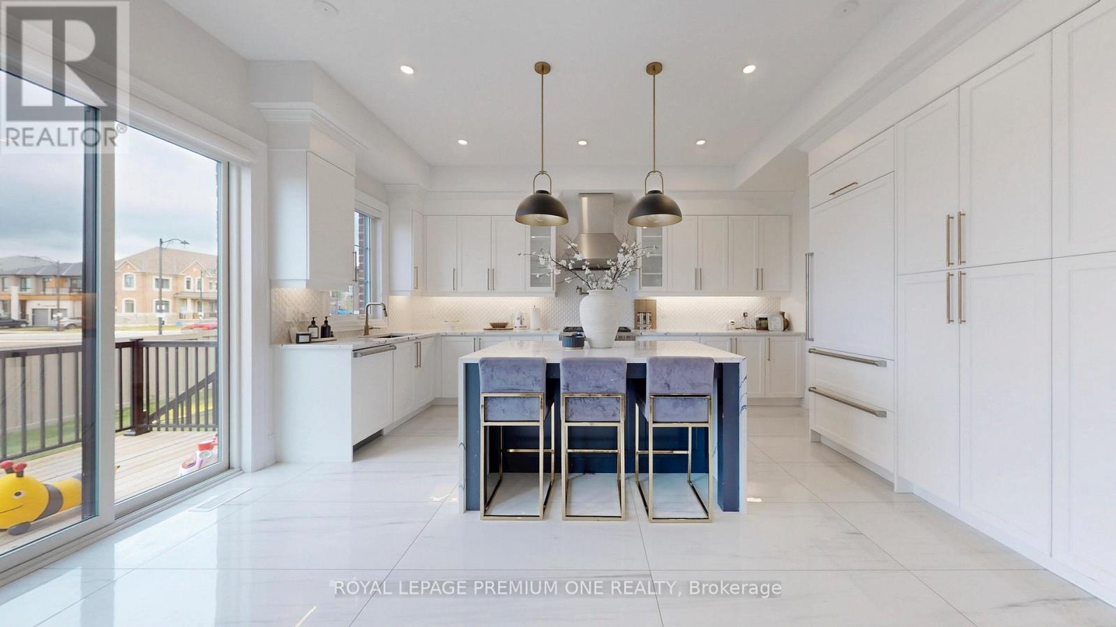 Photo 13 of 104 Greville Street, Vaughan ON