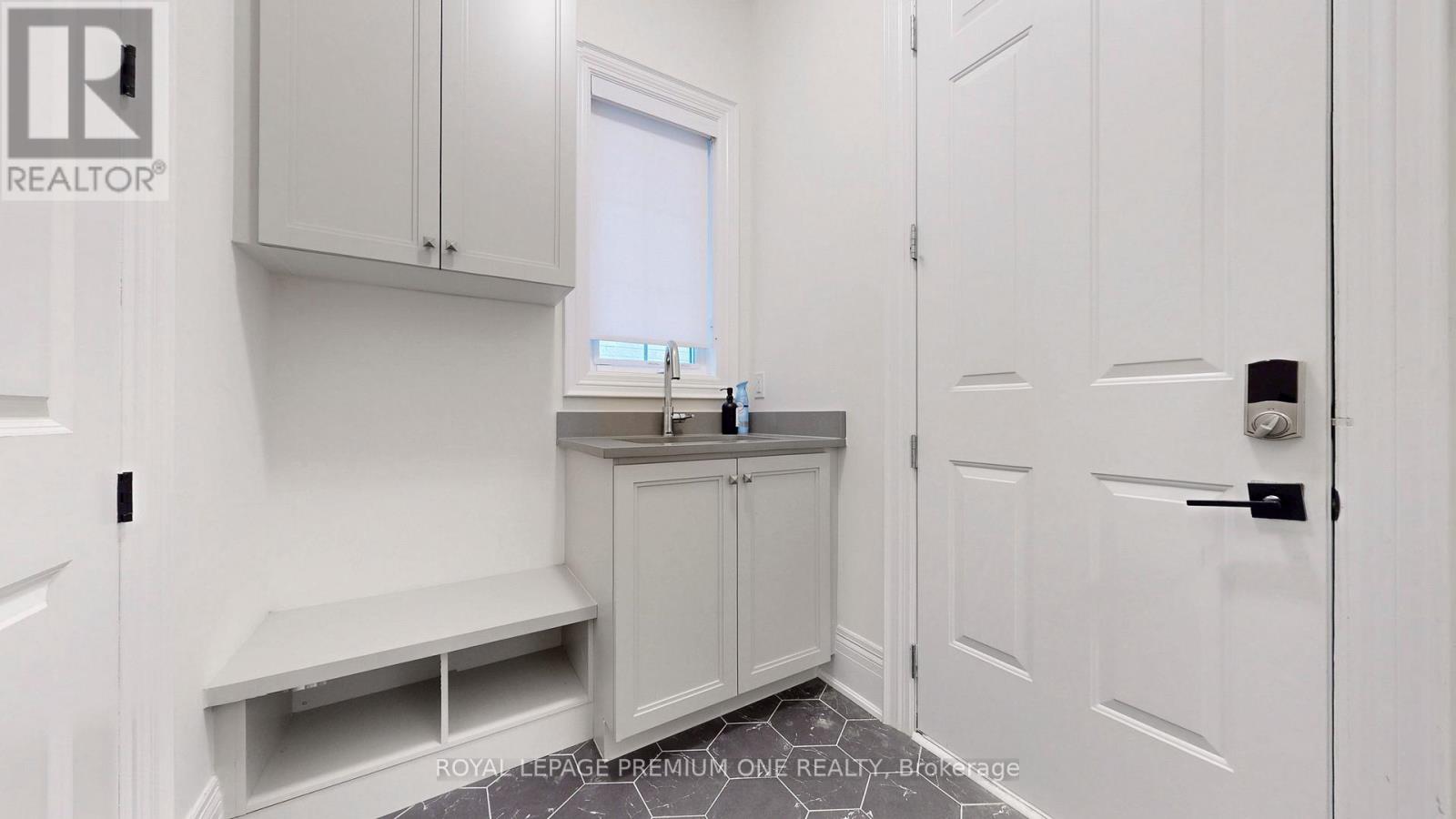 Photo 19 of 104 Greville Street, Vaughan ON