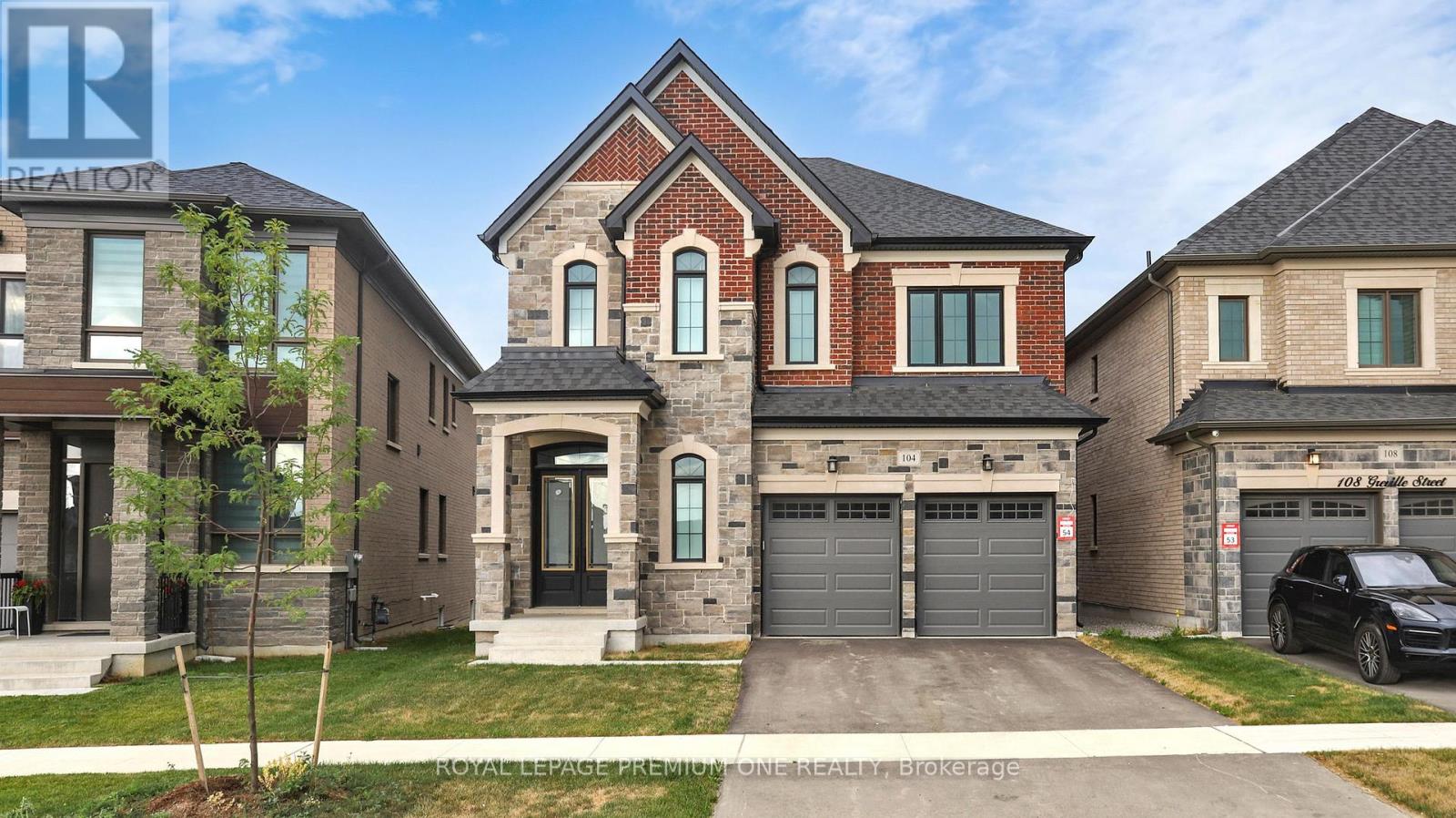 Photo 2 of 104 Greville Street, Vaughan ON
