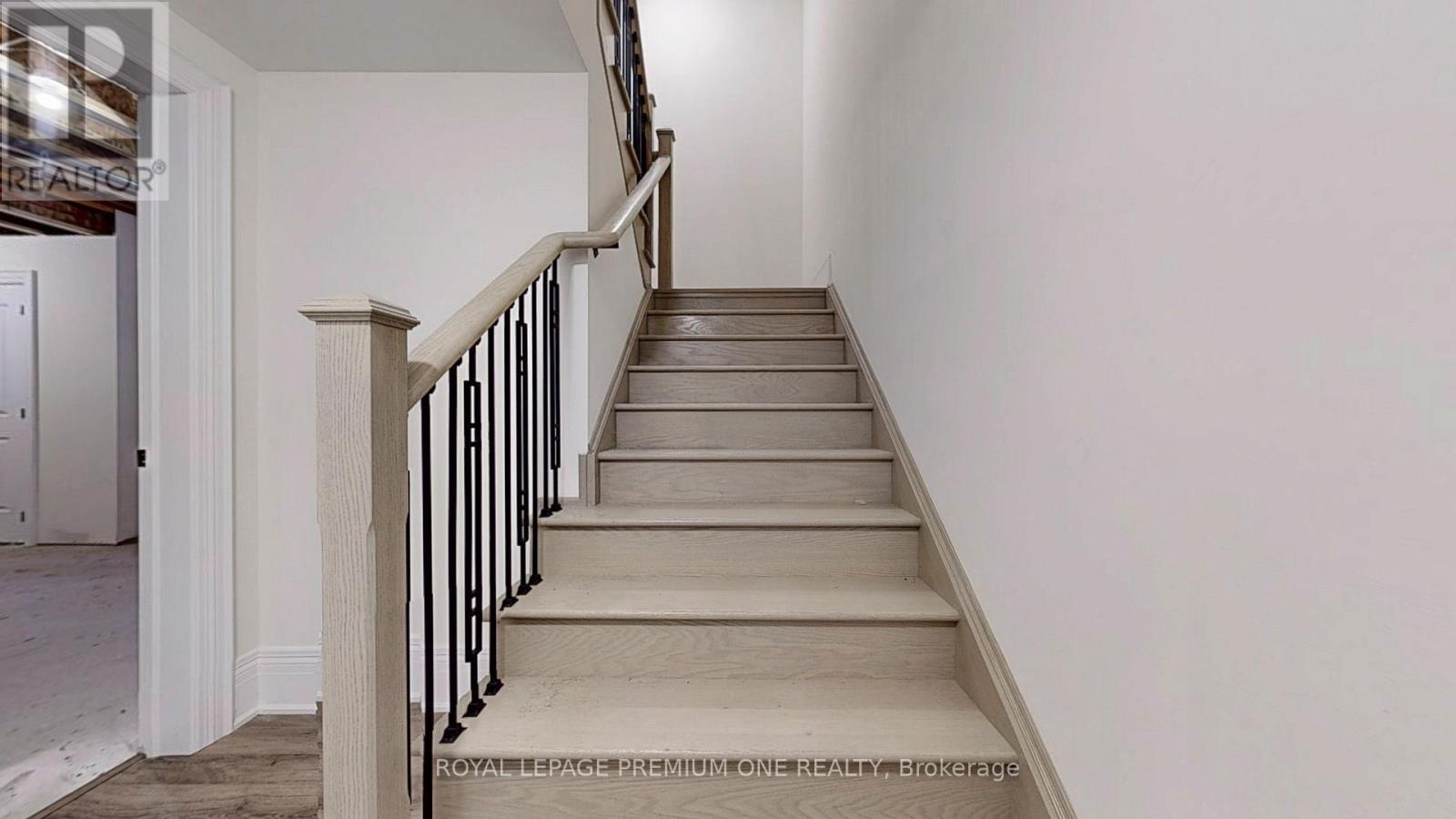 Photo 23 of 104 Greville Street, Vaughan ON