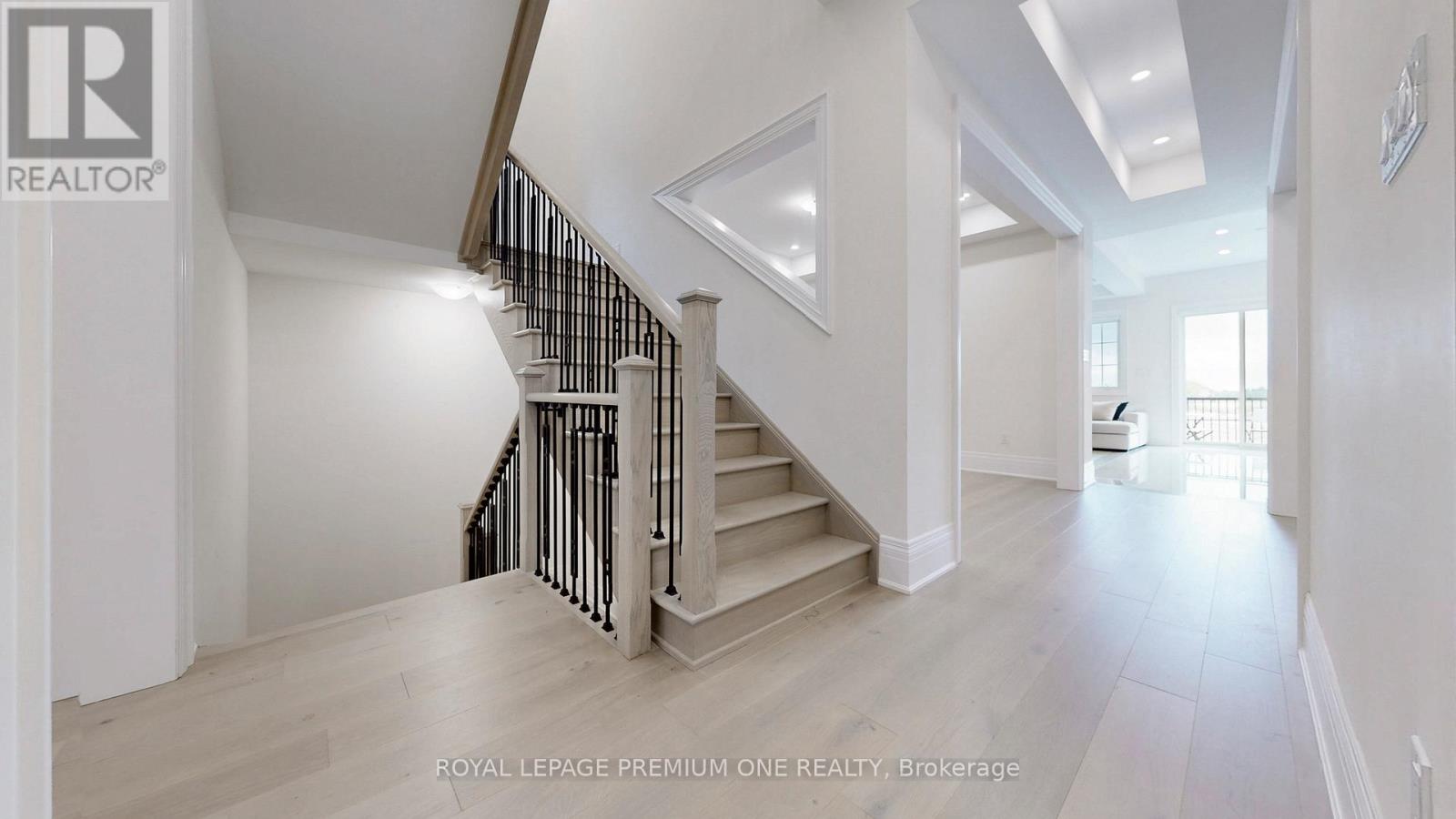 Photo 24 of 104 Greville Street, Vaughan ON