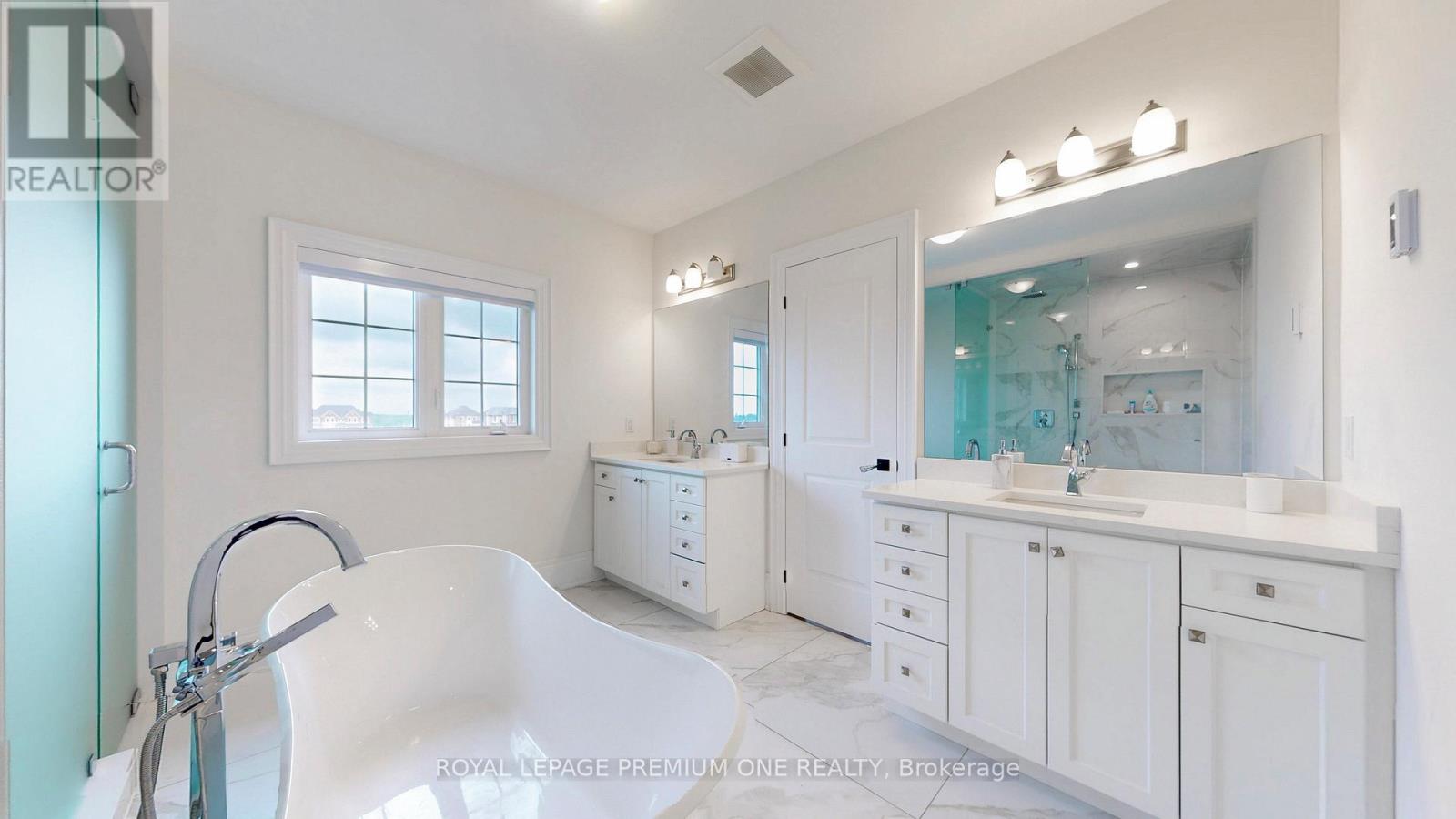 Photo 30 of 104 Greville Street, Vaughan ON