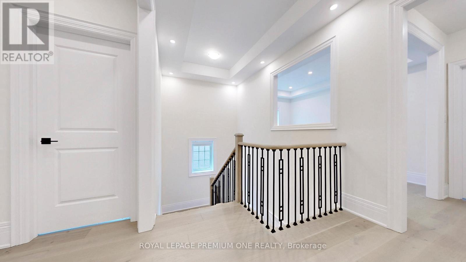 Photo 32 of 104 Greville Street, Vaughan ON