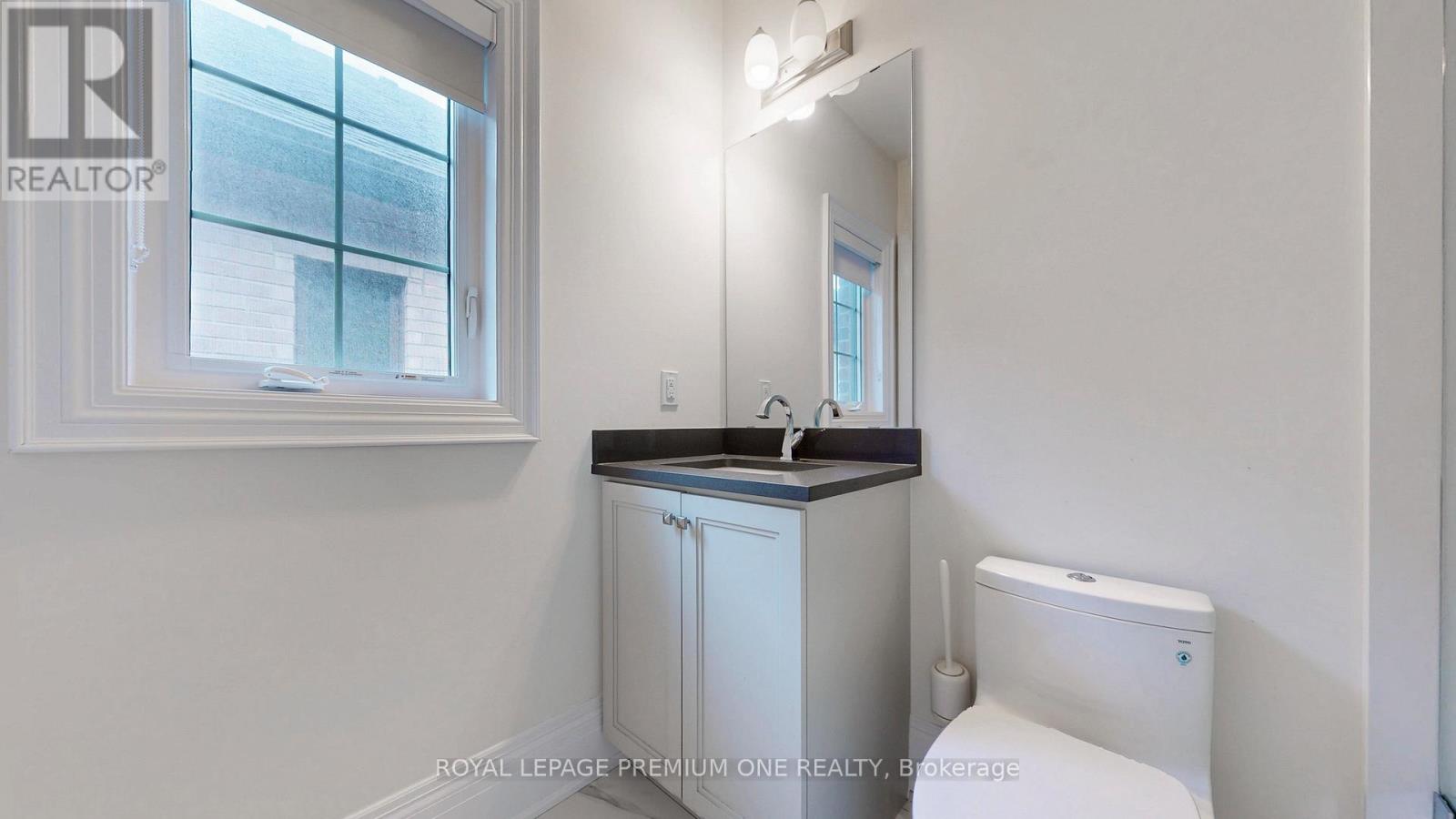 Photo 33 of 104 Greville Street, Vaughan ON