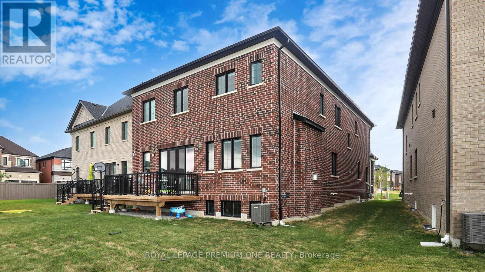 Photo 36 of 104 Greville Street, Vaughan ON