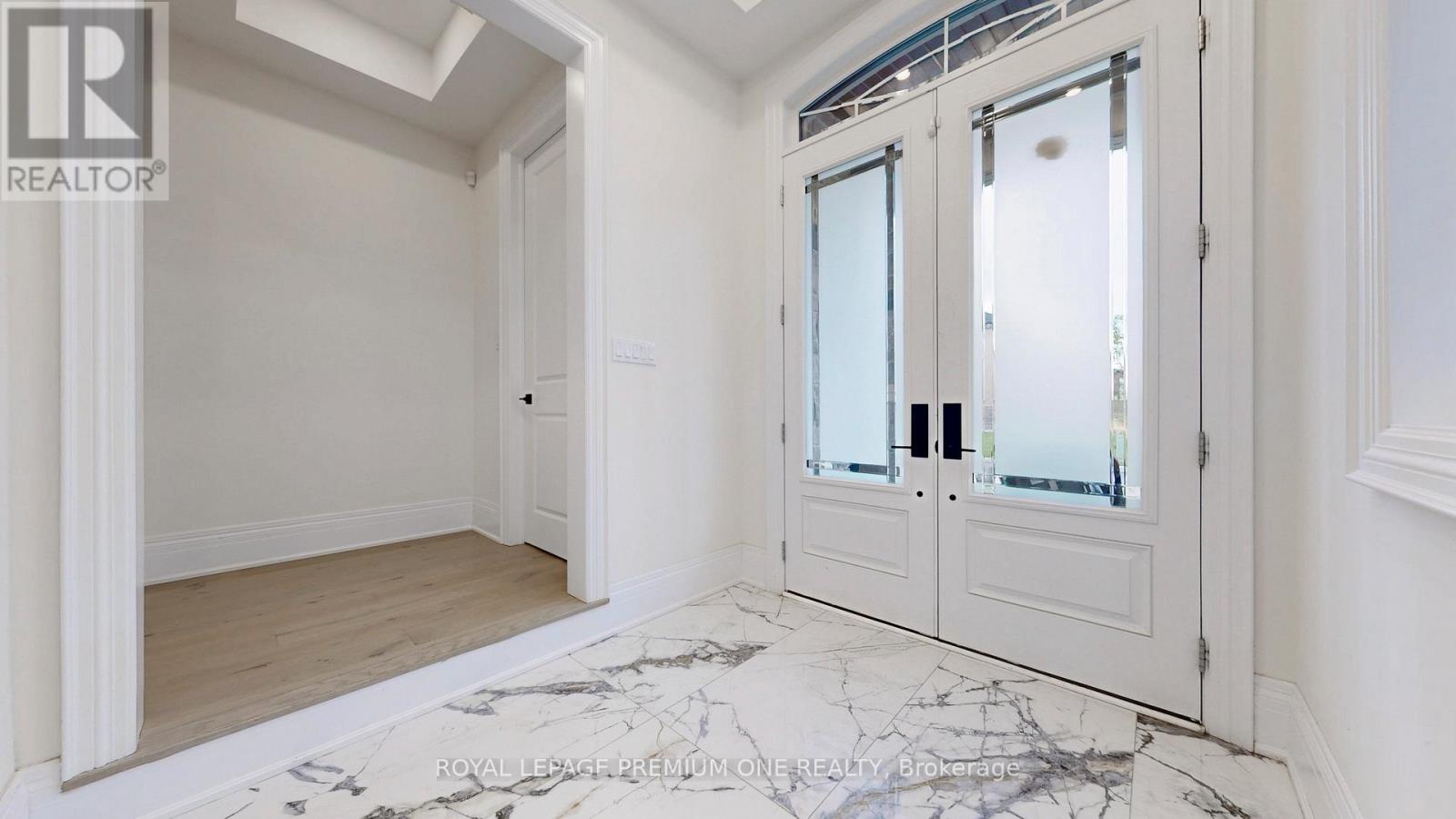 Photo 6 of 104 Greville Street, Vaughan ON