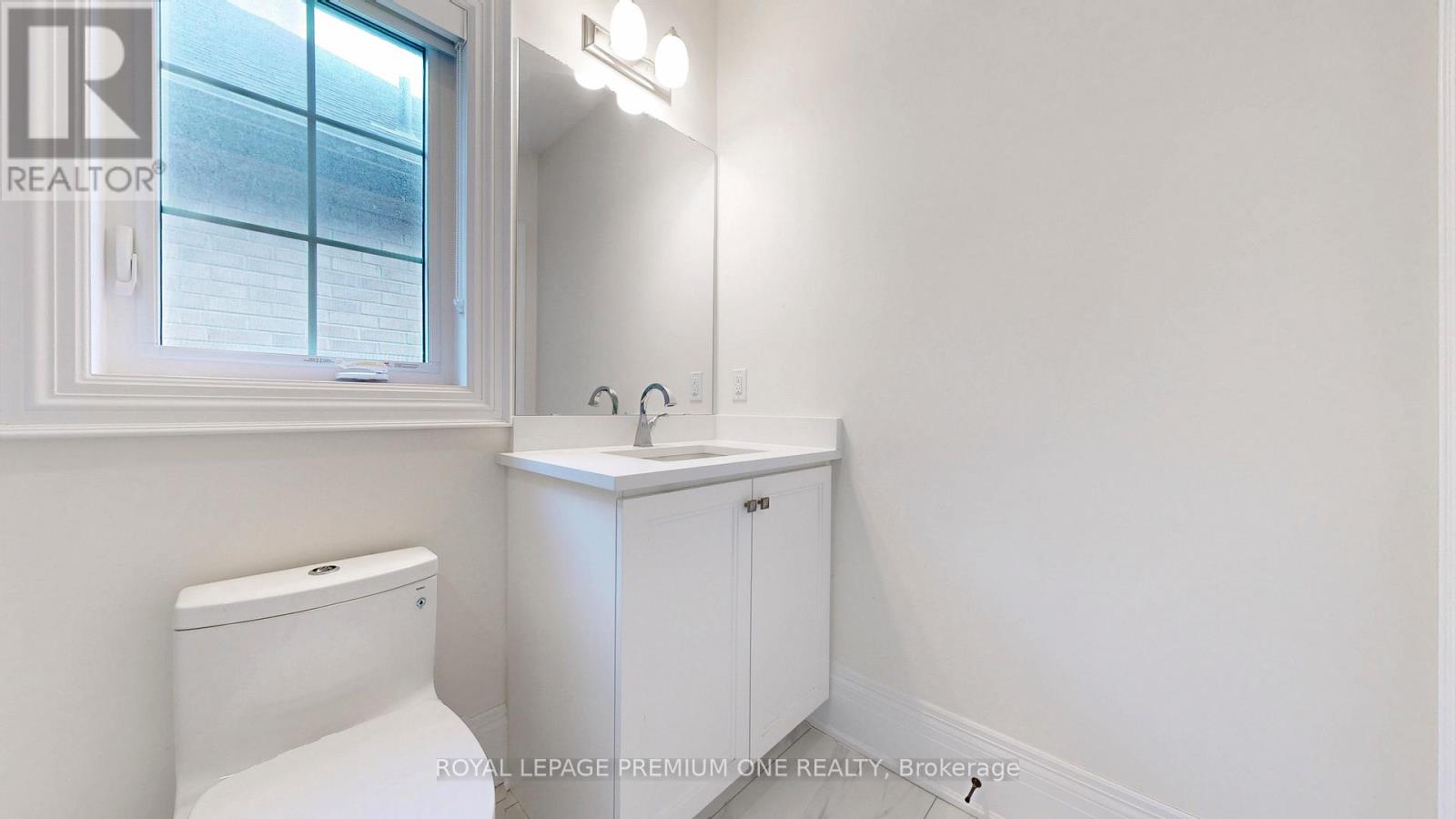 Photo 7 of 104 Greville Street, Vaughan ON