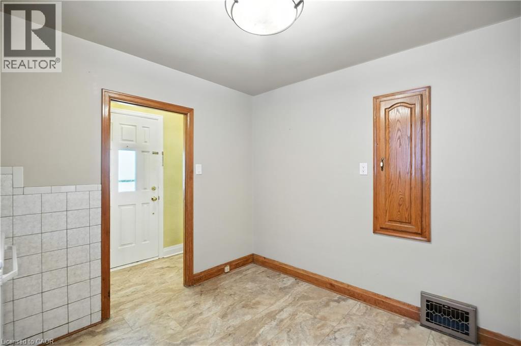 Photo 5 of 127 Garside Avenue S, Hamilton ON