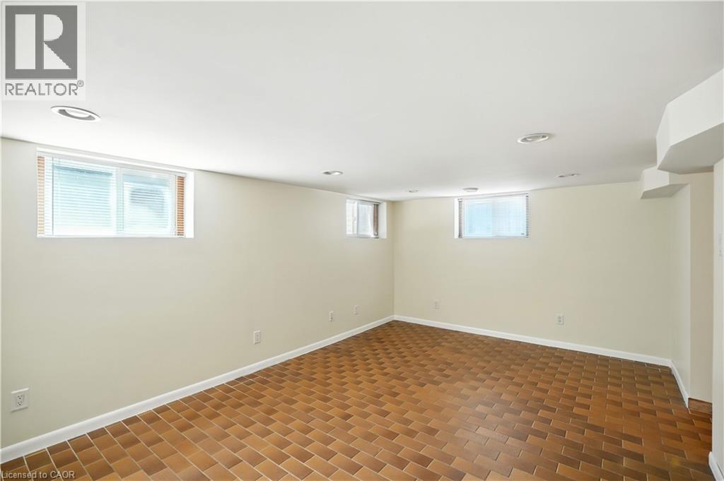 Photo 31 of 127 Garside Avenue S, Hamilton ON