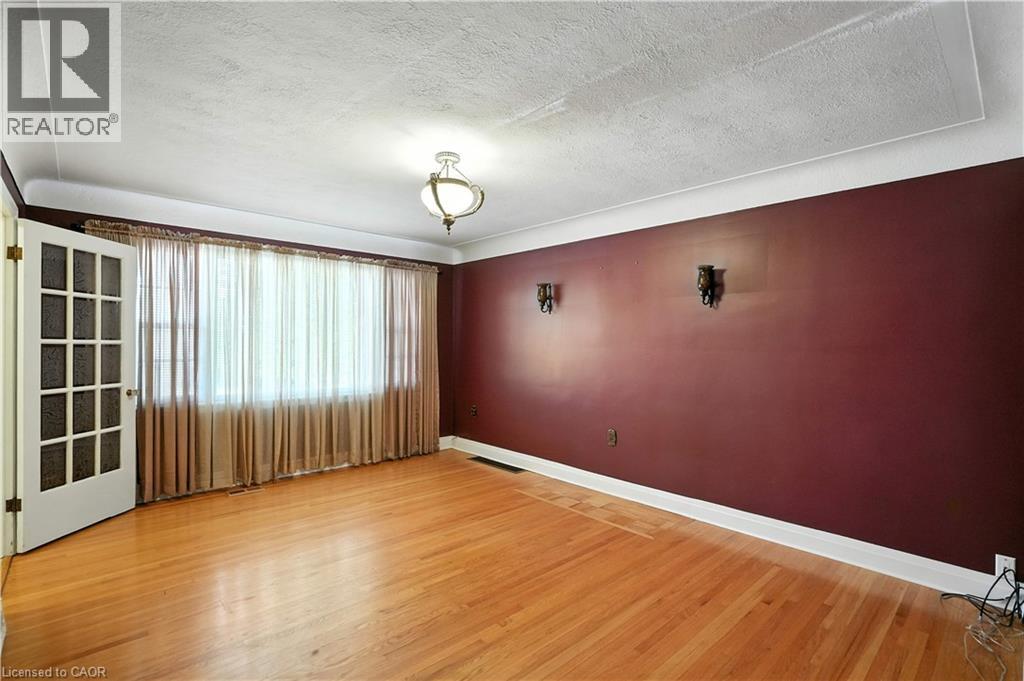 Photo 11 of 127 Garside Avenue S, Hamilton ON