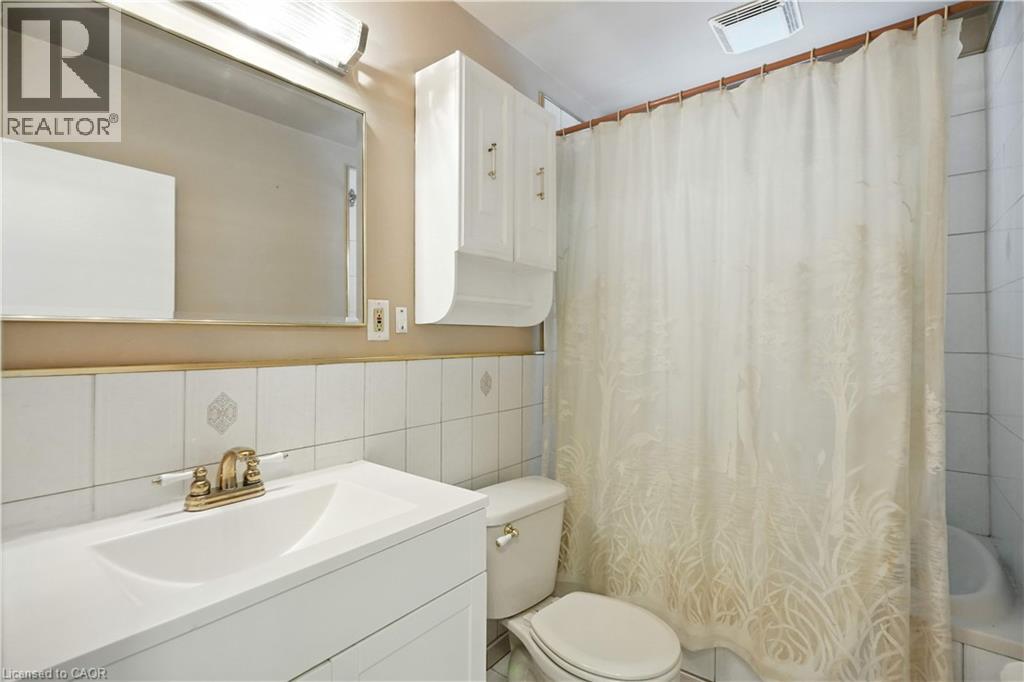 Photo 12 of 127 Garside Avenue S, Hamilton ON