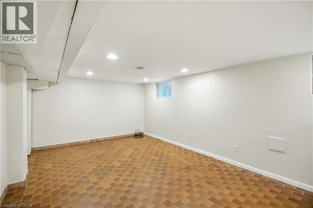 Photo 34 of 127 Garside Avenue S, Hamilton ON