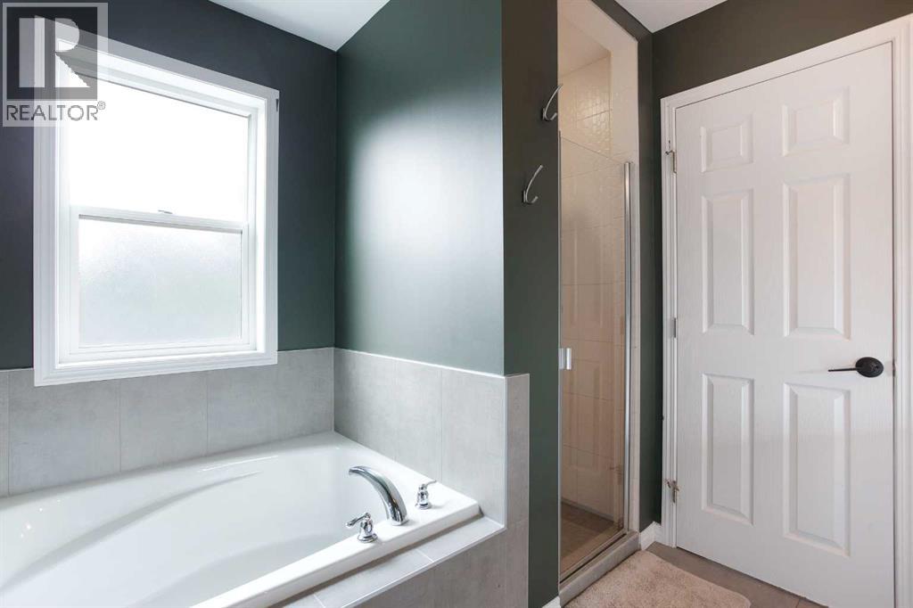Photo 24 of 523 Windbrook Heights Sw, Airdrie AB