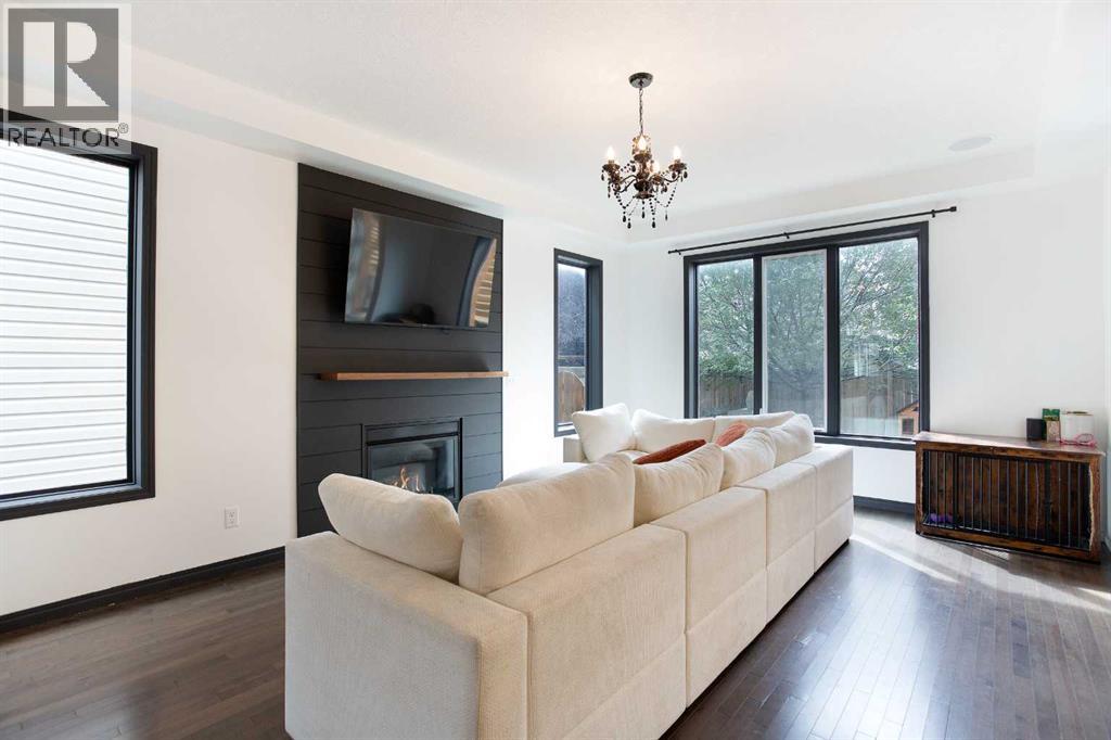 Photo 4 of 523 Windbrook Heights Sw, Airdrie AB
