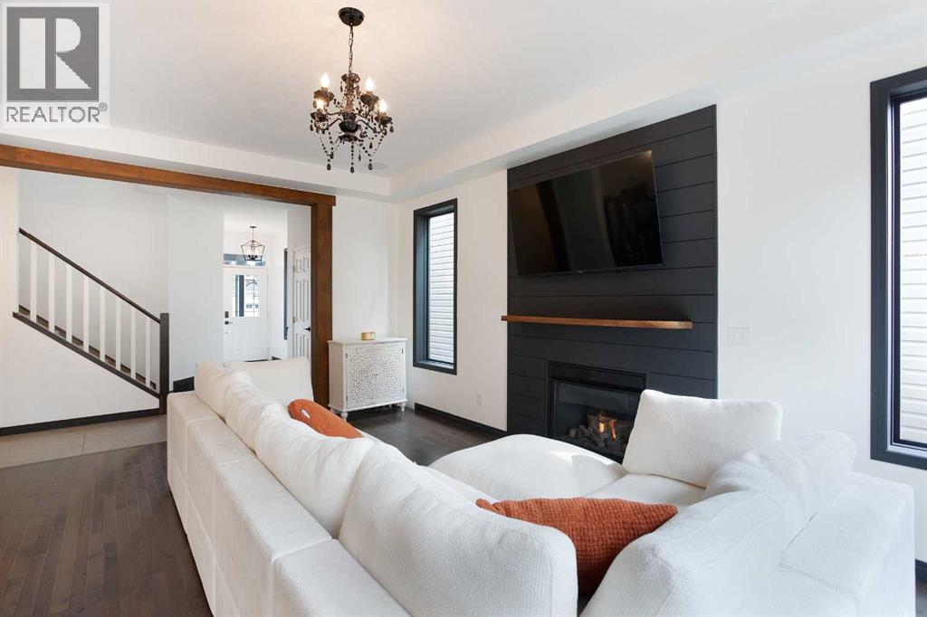 Photo 5 of 523 Windbrook Heights Sw, Airdrie AB