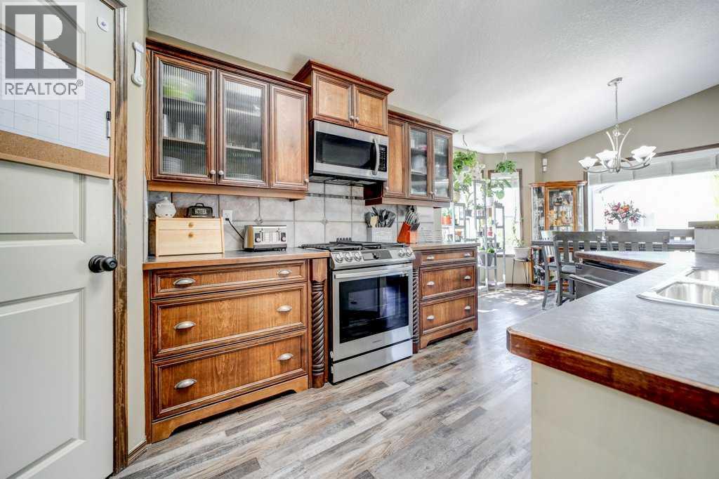 Photo 10 of 338 Kodiak Boulevard N, Lethbridge AB