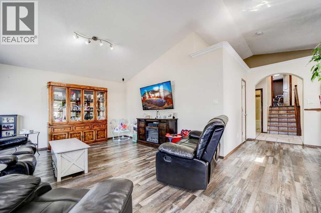 Photo 15 of 338 Kodiak Boulevard N, Lethbridge AB