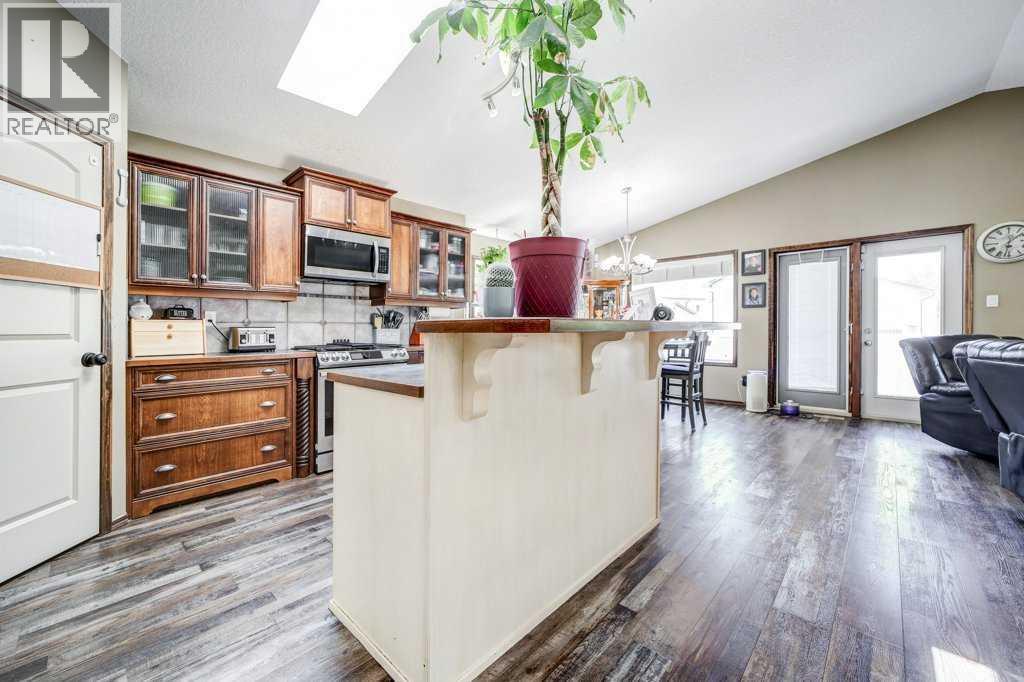 Photo 9 of 338 Kodiak Boulevard N, Lethbridge AB