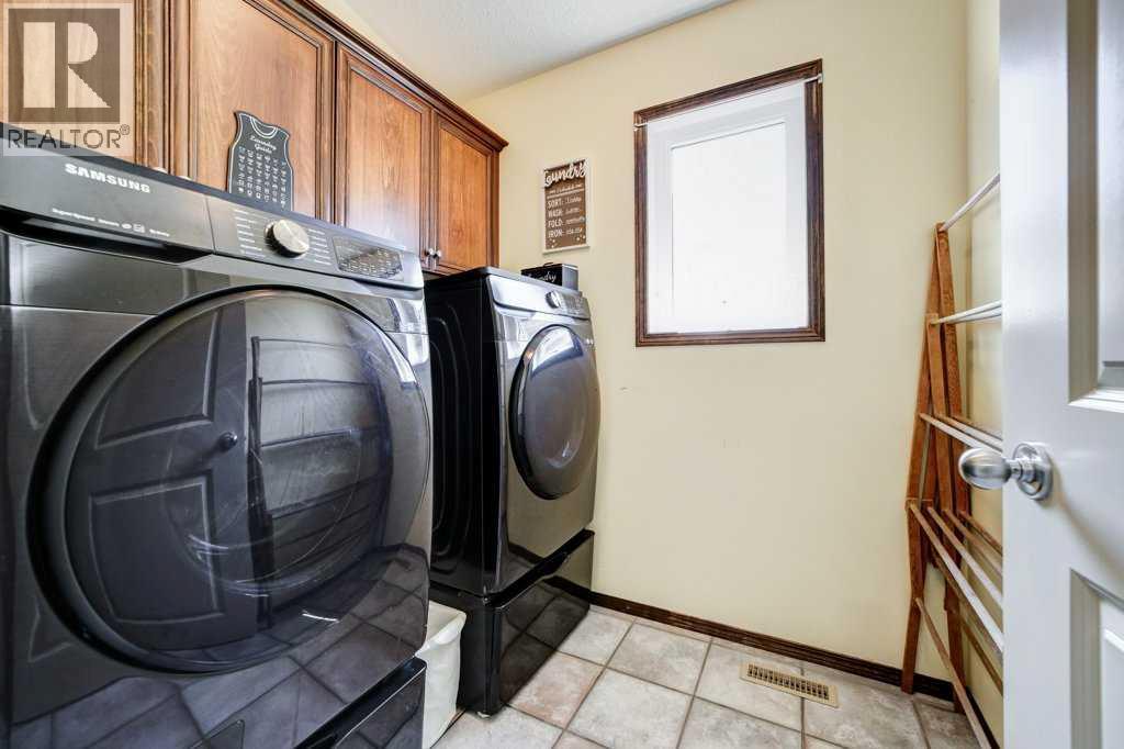 Photo 8 of 338 Kodiak Boulevard N, Lethbridge AB