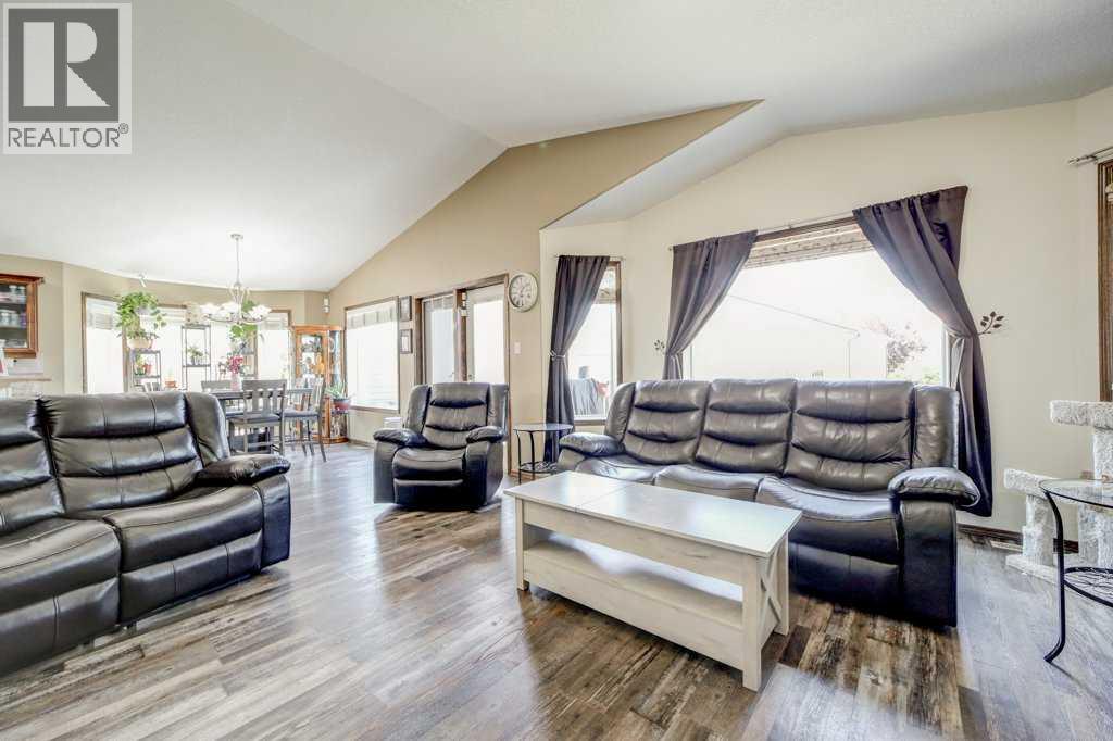 Photo 18 of 338 Kodiak Boulevard N, Lethbridge AB