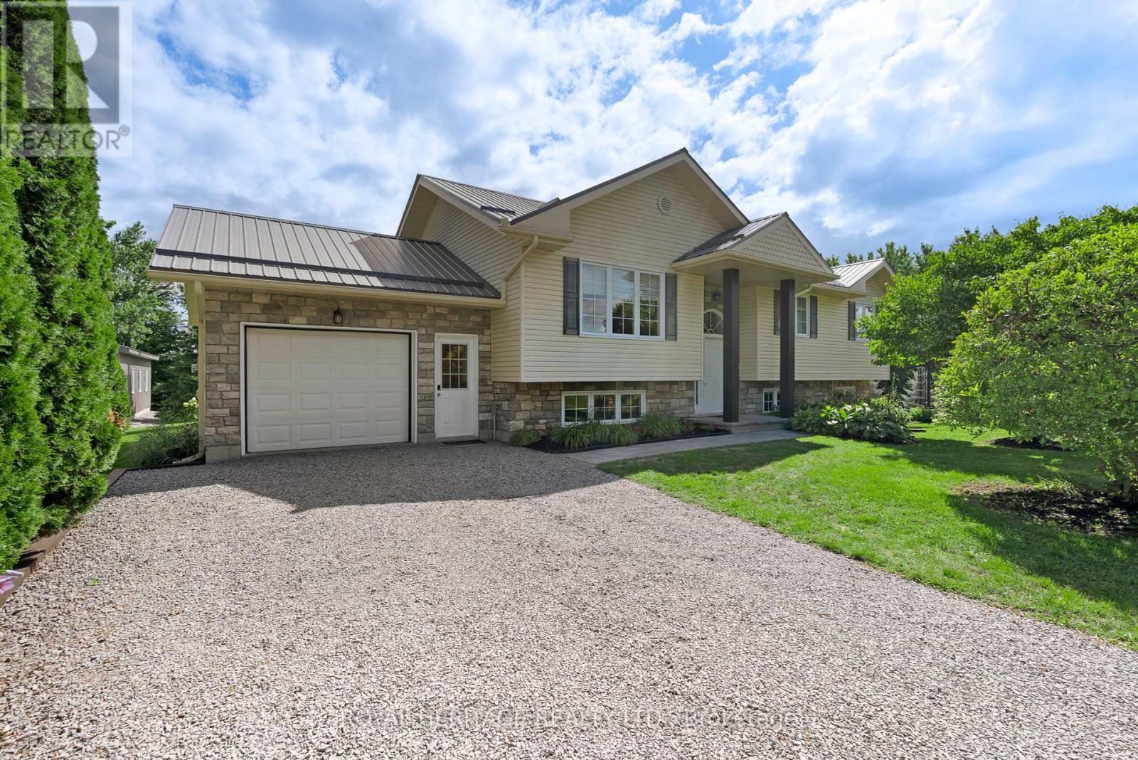 Photo 3 of 108 Beach Road, Kawartha Lakes ON