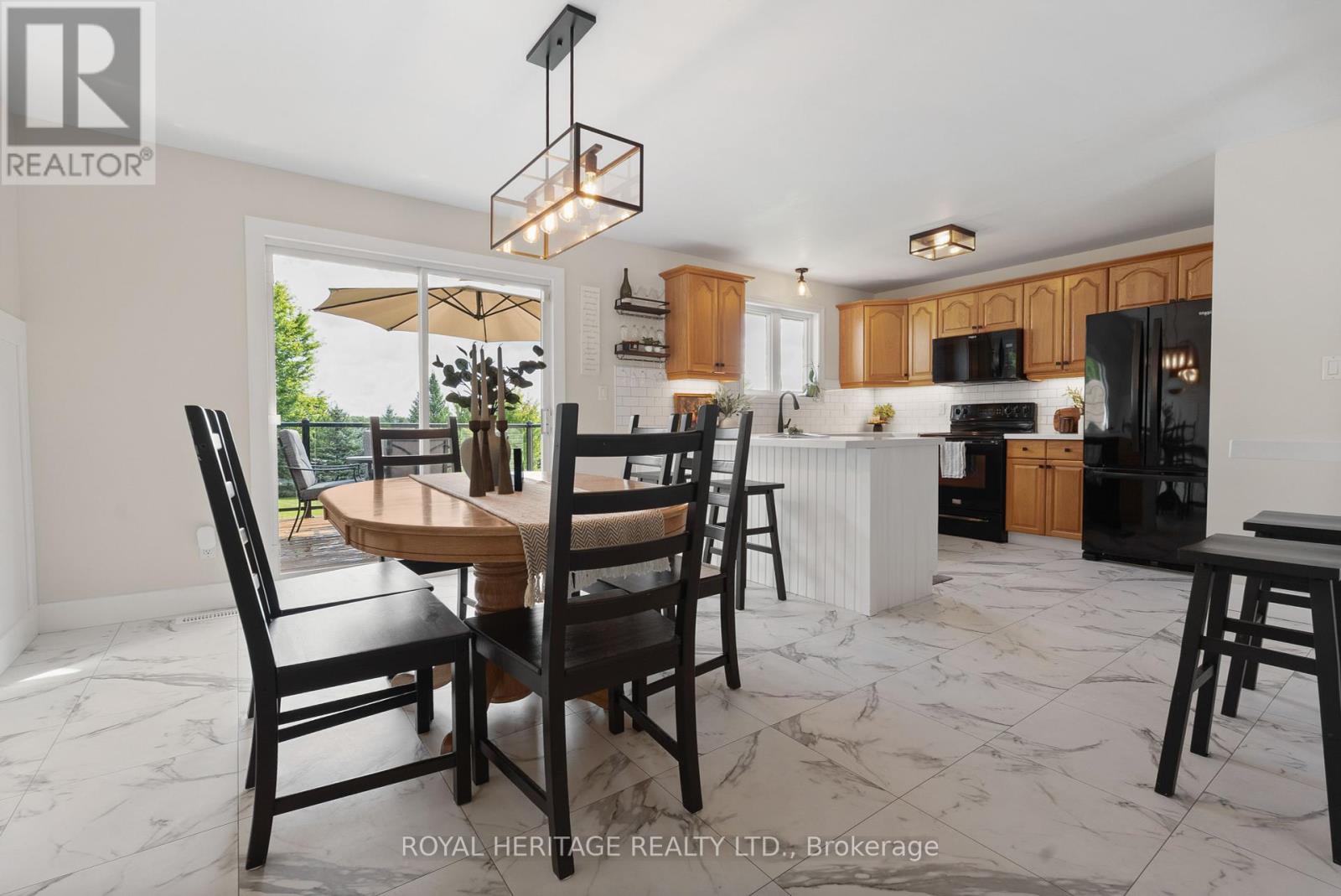 Photo 8 of 108 Beach Road, Kawartha Lakes ON