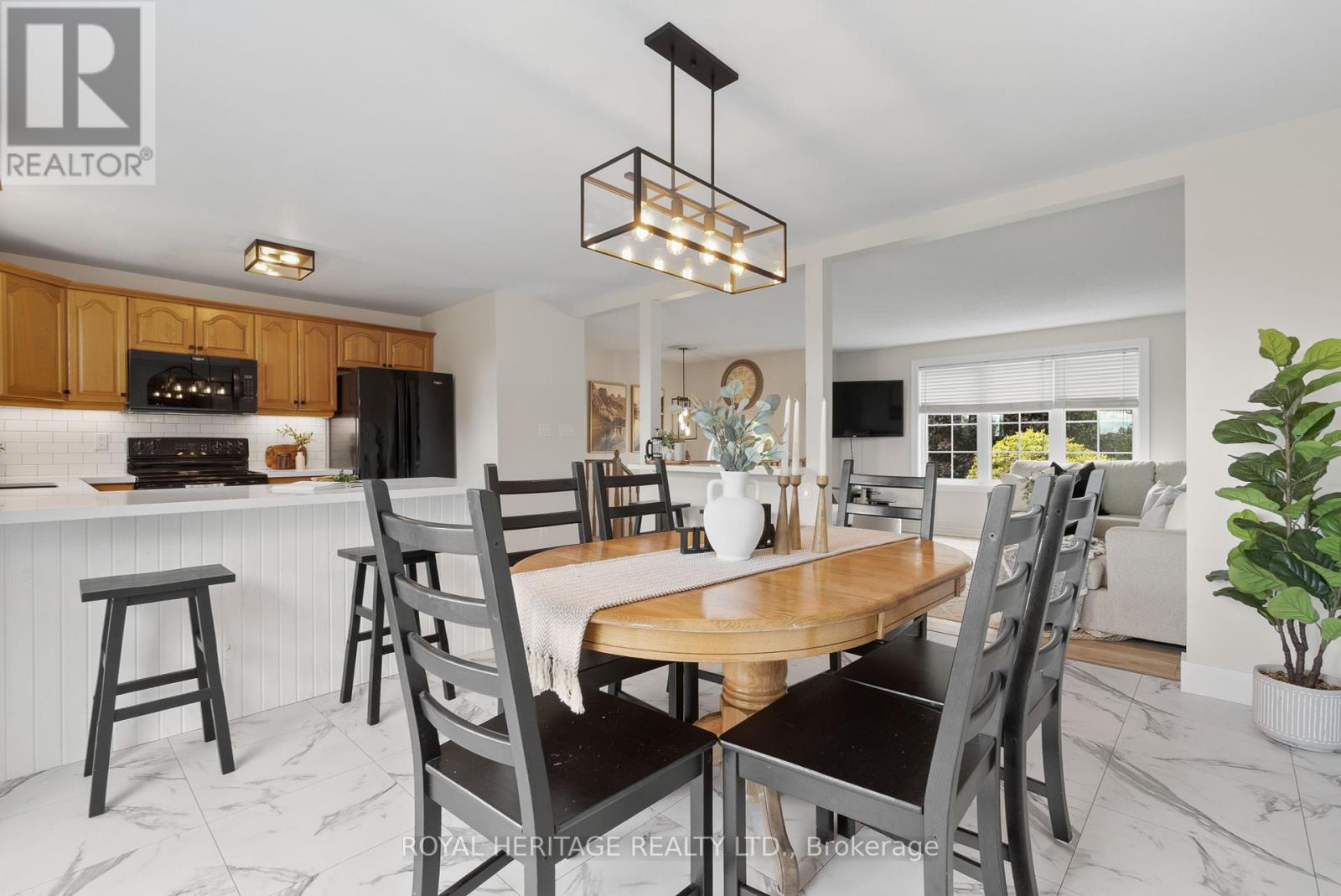 Photo 9 of 108 Beach Road, Kawartha Lakes ON