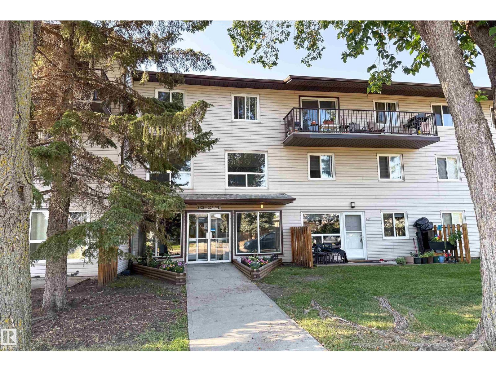Photo 37 of 117 6103 35 A Av Nw, Edmonton AB