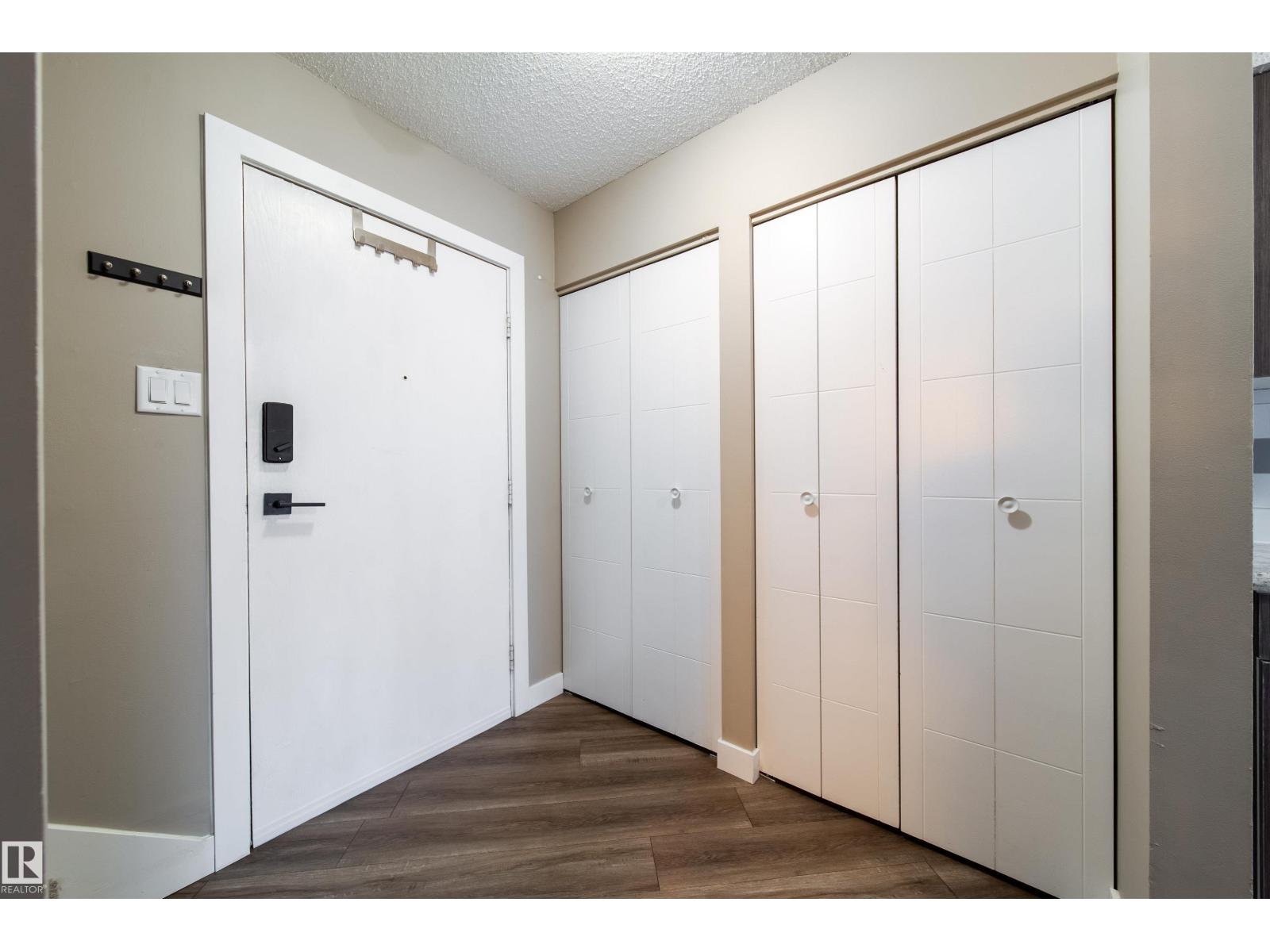 Photo 4 of 117 6103 35 A Av Nw, Edmonton AB