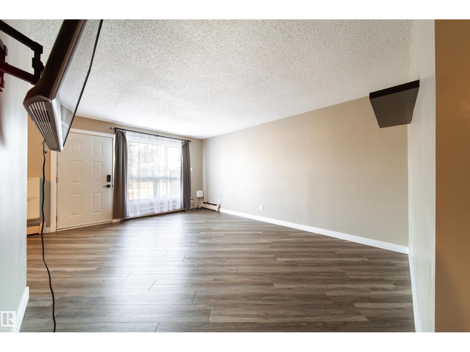 Photo 14 of 117 6103 35 A Av Nw, Edmonton AB