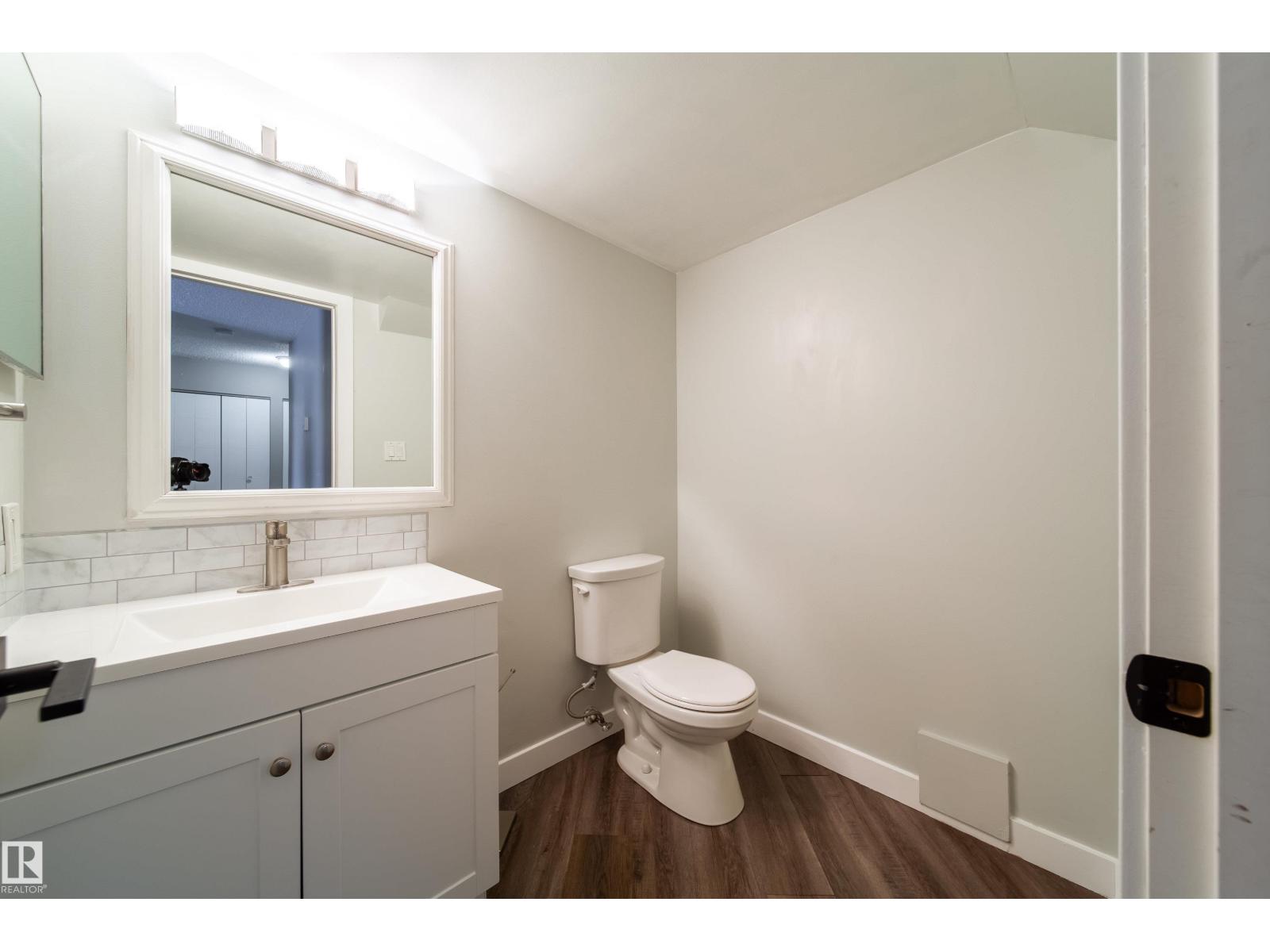 Photo 20 of 117 6103 35 A Av Nw, Edmonton AB