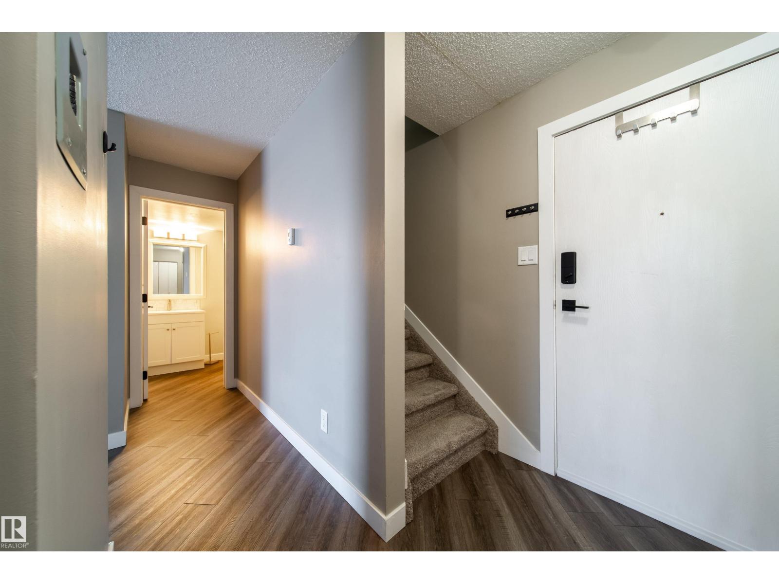 Photo 21 of 117 6103 35 A Av Nw, Edmonton AB