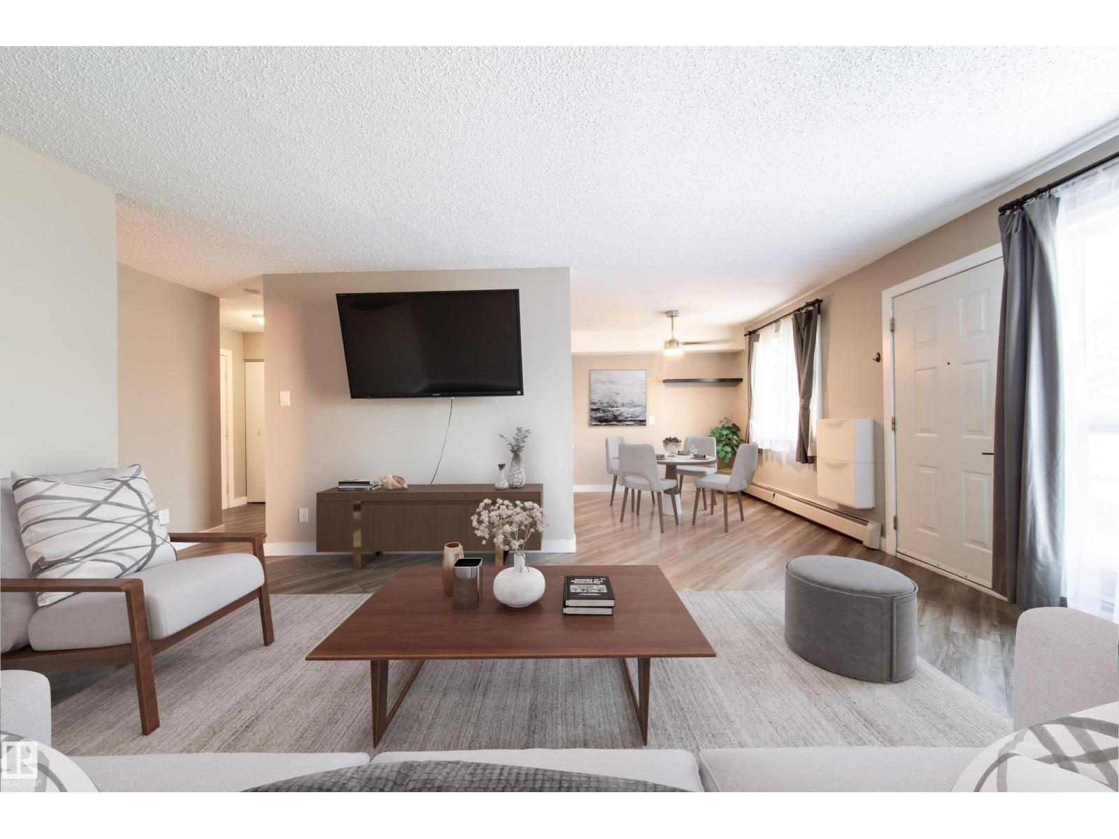 Photo 11 of 117 6103 35 A Av Nw, Edmonton AB