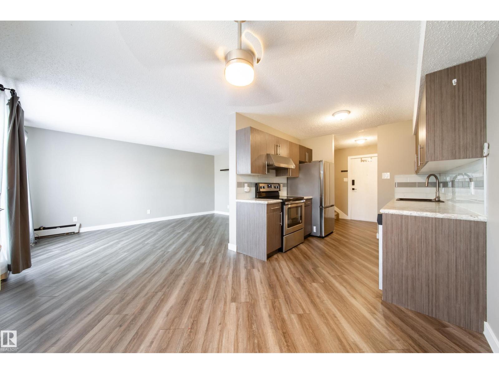 Photo 6 of 117 6103 35 A Av Nw, Edmonton AB