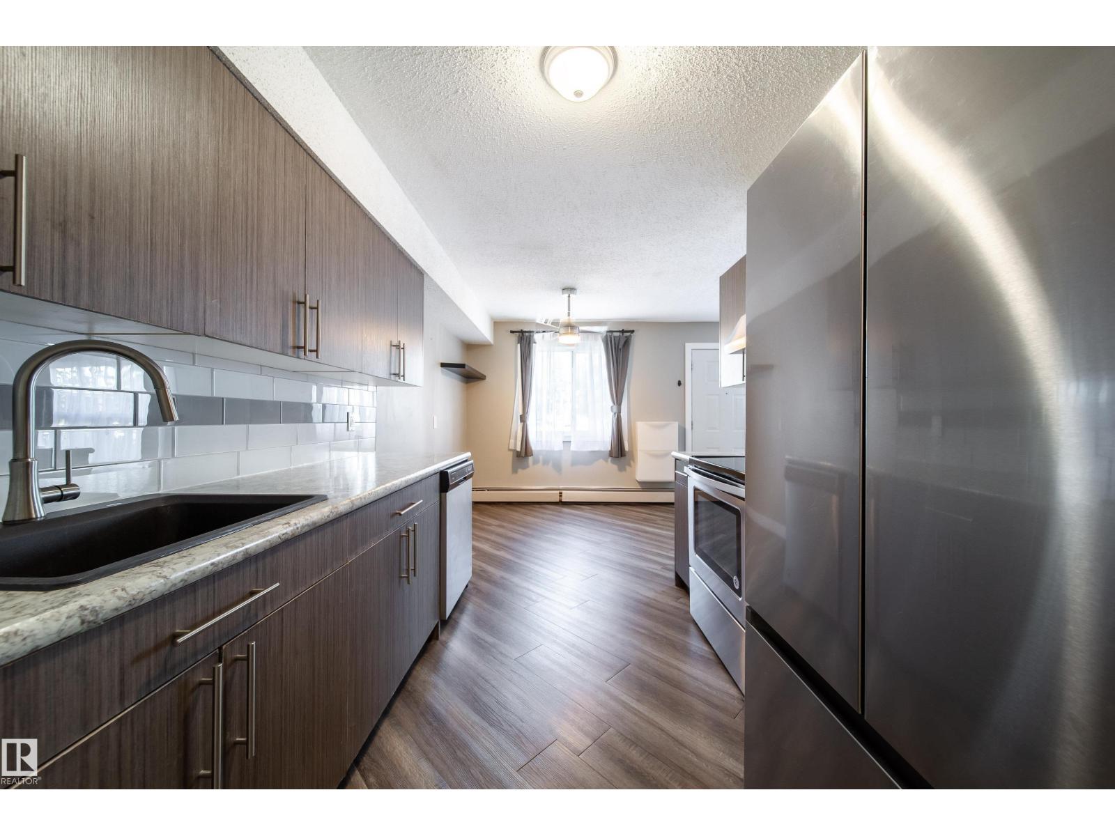 Photo 19 of 117 6103 35 A Av Nw, Edmonton AB