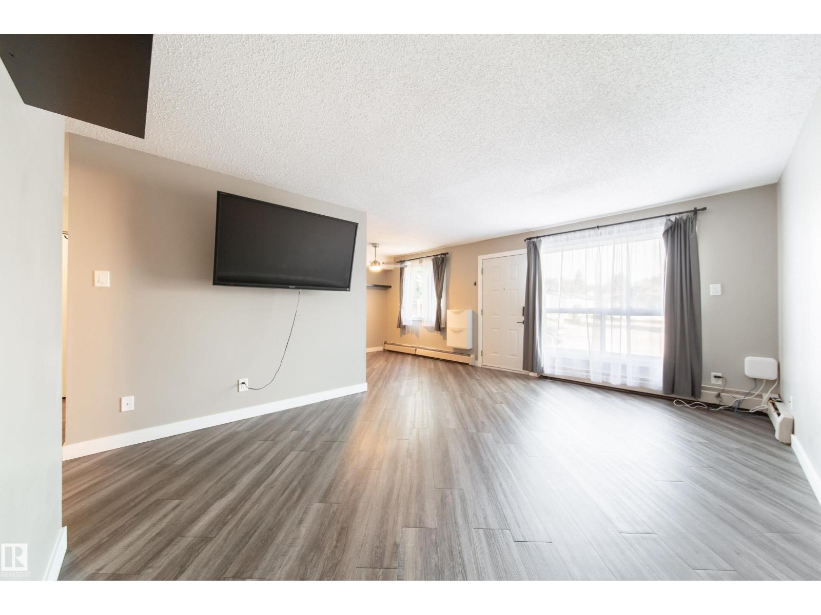 Photo 13 of 117 6103 35 A Av Nw, Edmonton AB