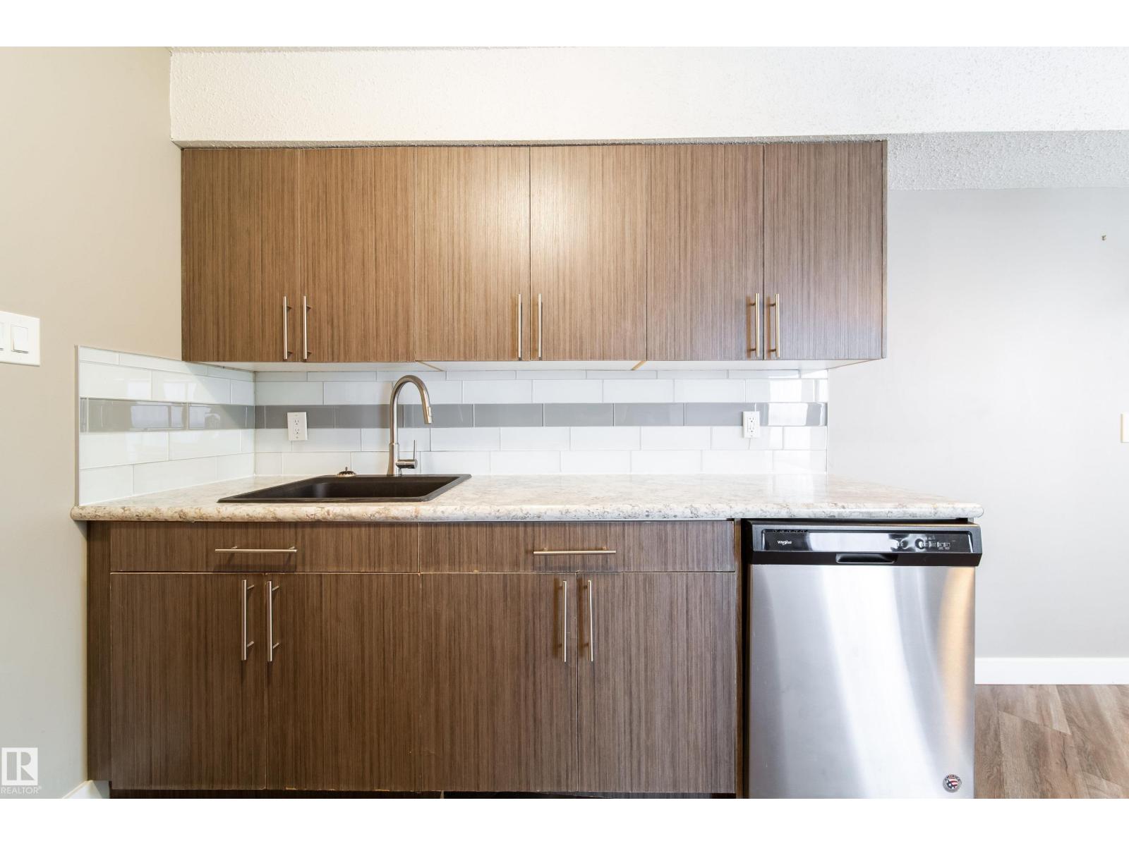 Photo 18 of 117 6103 35 A Av Nw, Edmonton AB