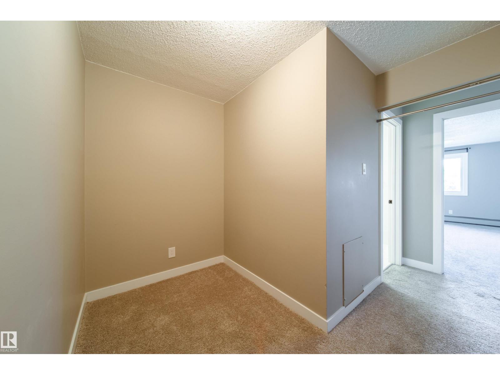 Photo 31 of 117 6103 35 A Av Nw, Edmonton AB