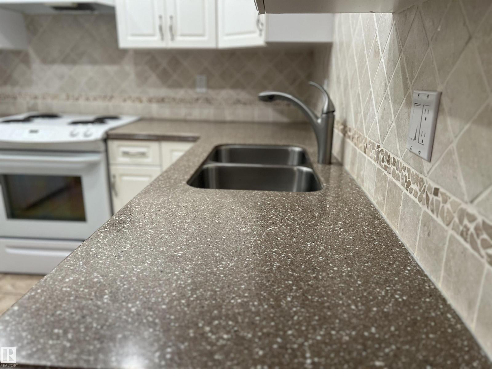 Photo 12 of 301 8215 84 Av Nw, Edmonton AB