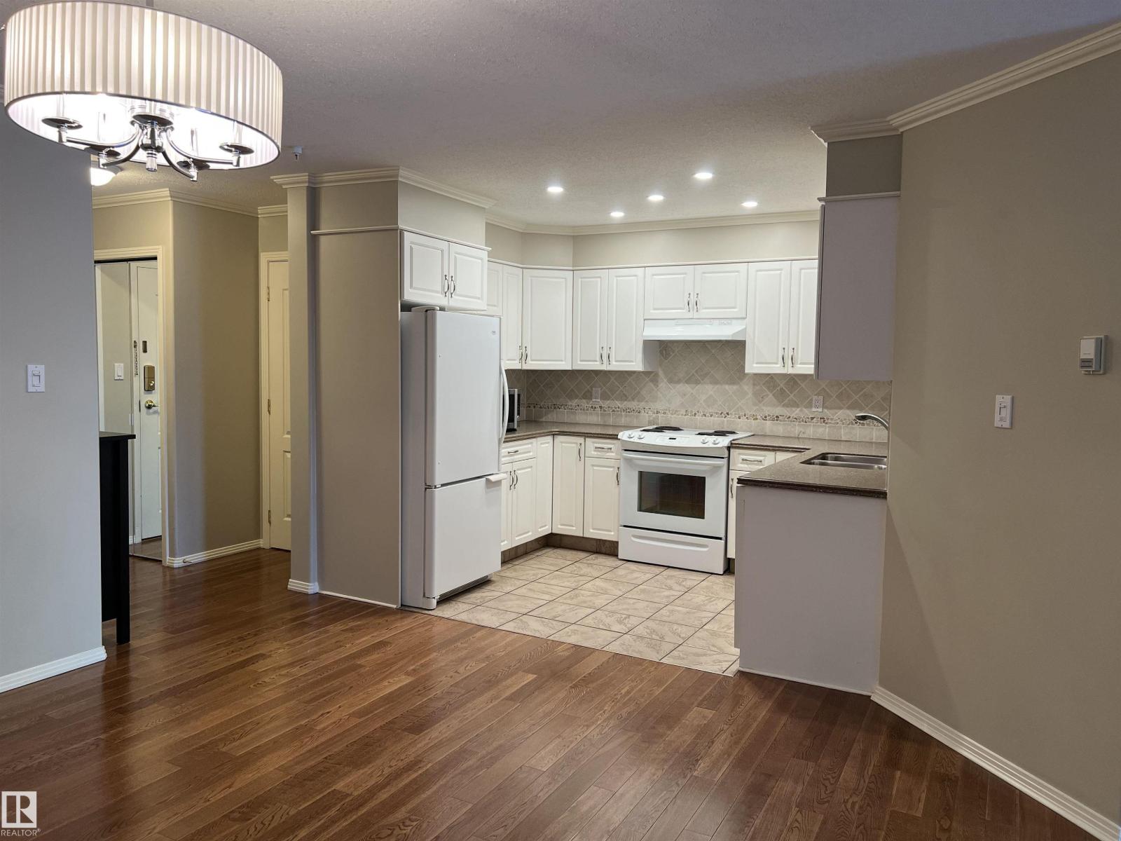 Photo 9 of 301 8215 84 Av Nw, Edmonton AB
