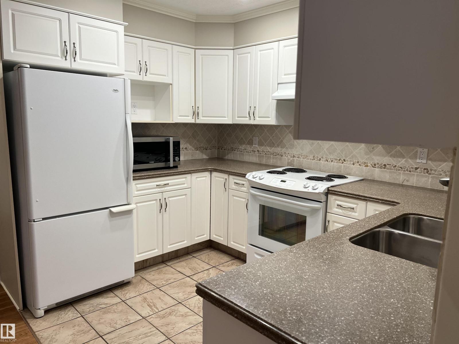 Photo 11 of 301 8215 84 Av Nw, Edmonton AB