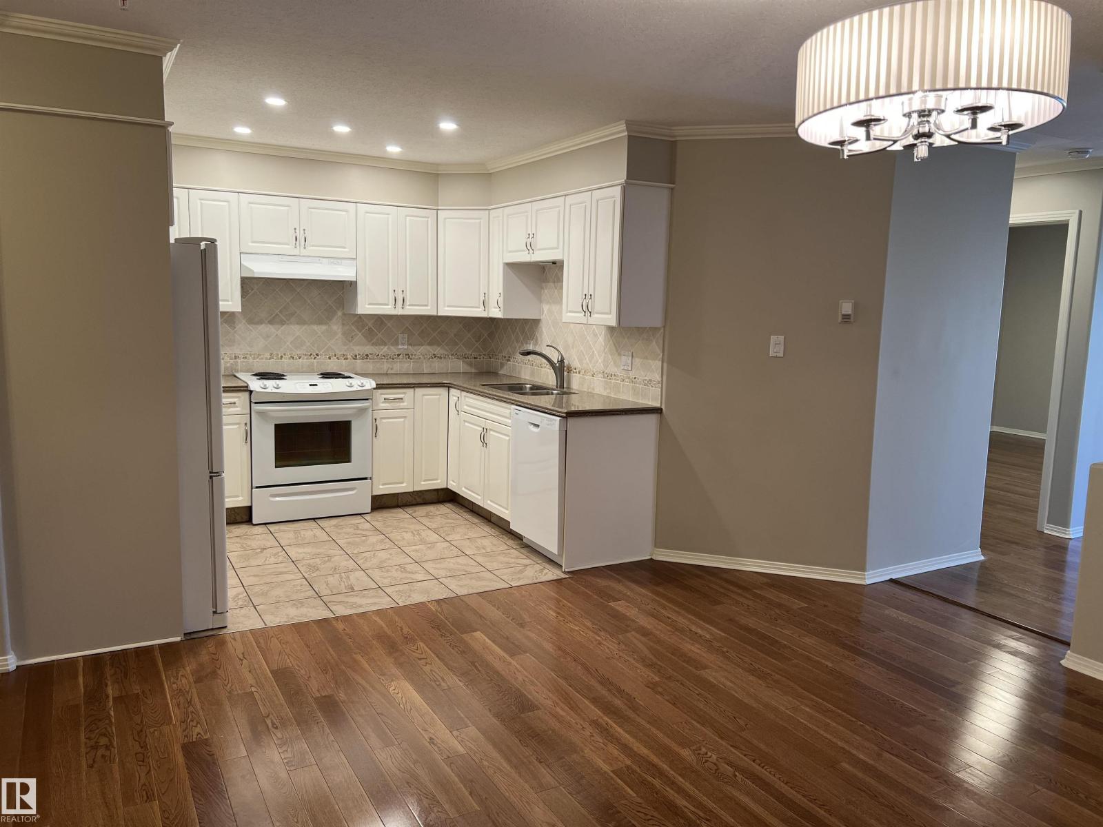 Photo 8 of 301 8215 84 Av Nw, Edmonton AB
