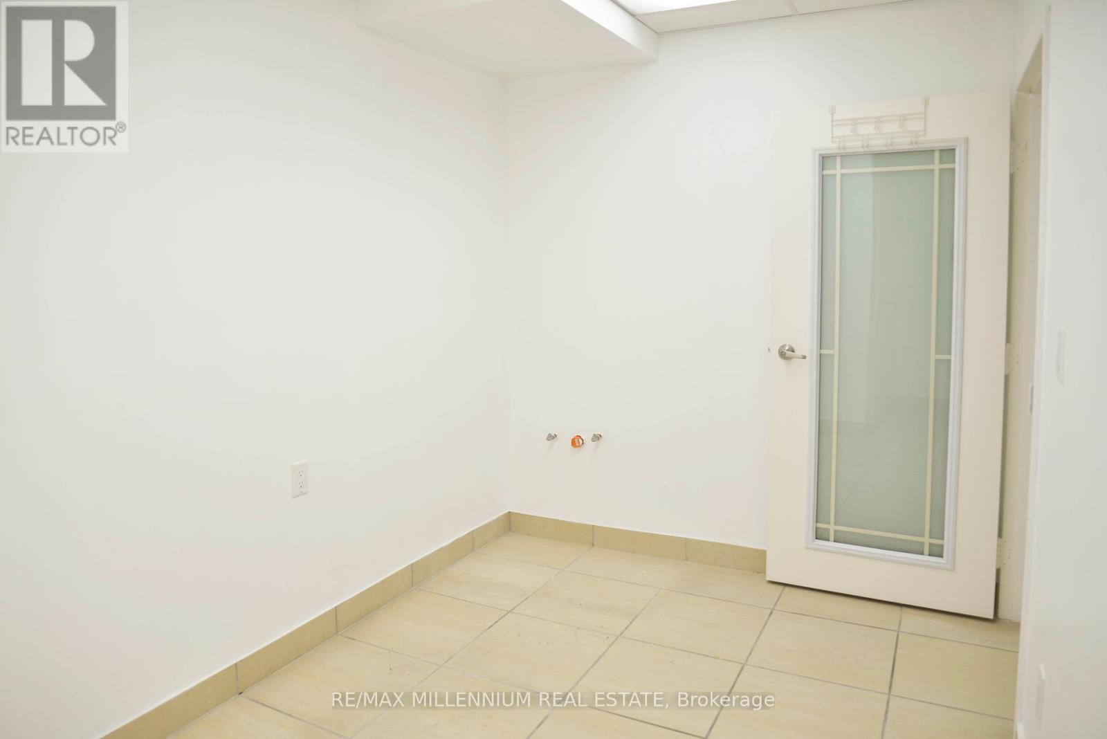 Photo 10 of 2821 Lake Shore Boulevard W, Toronto ON